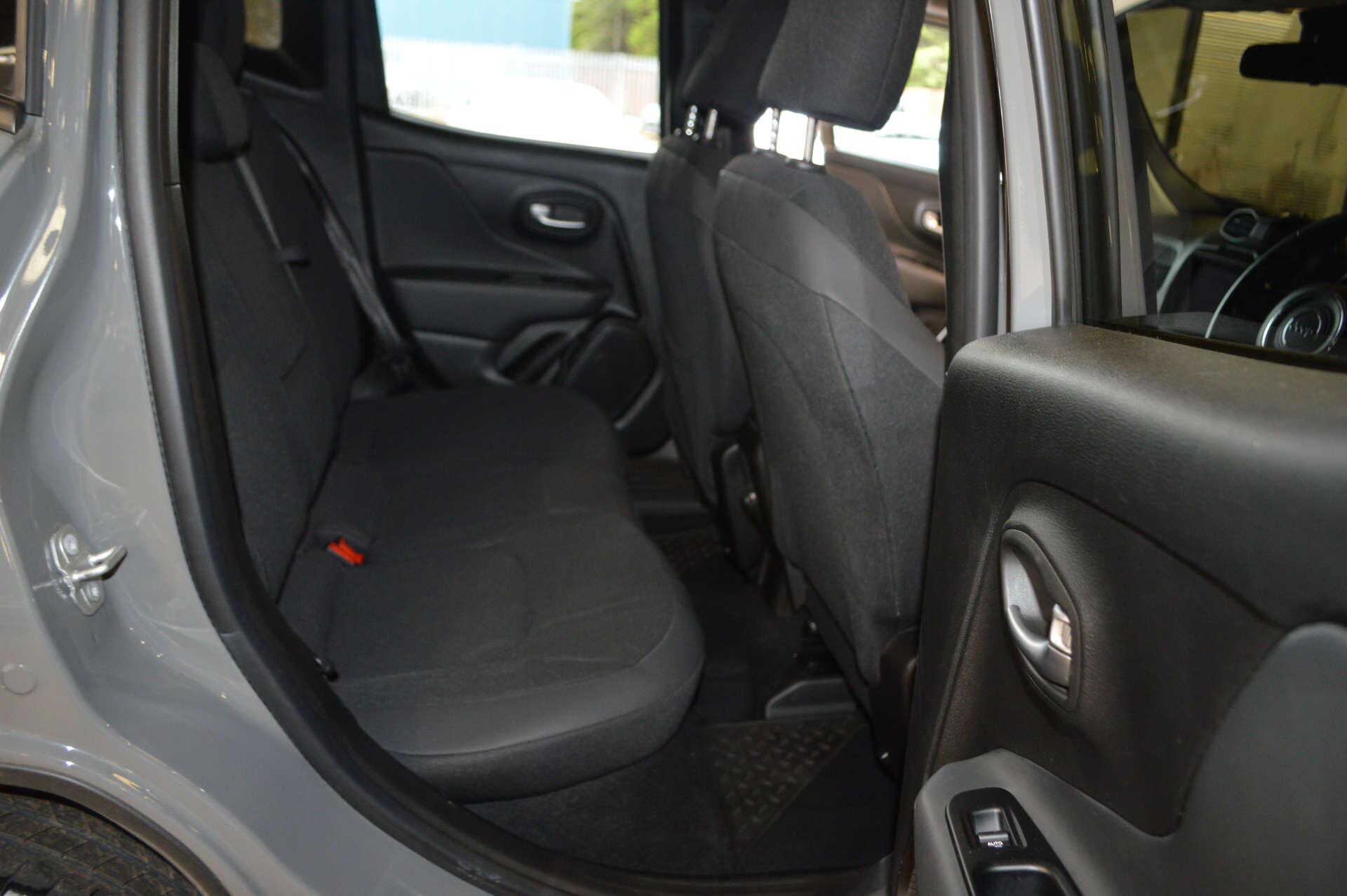 Jeep Renegade view 22