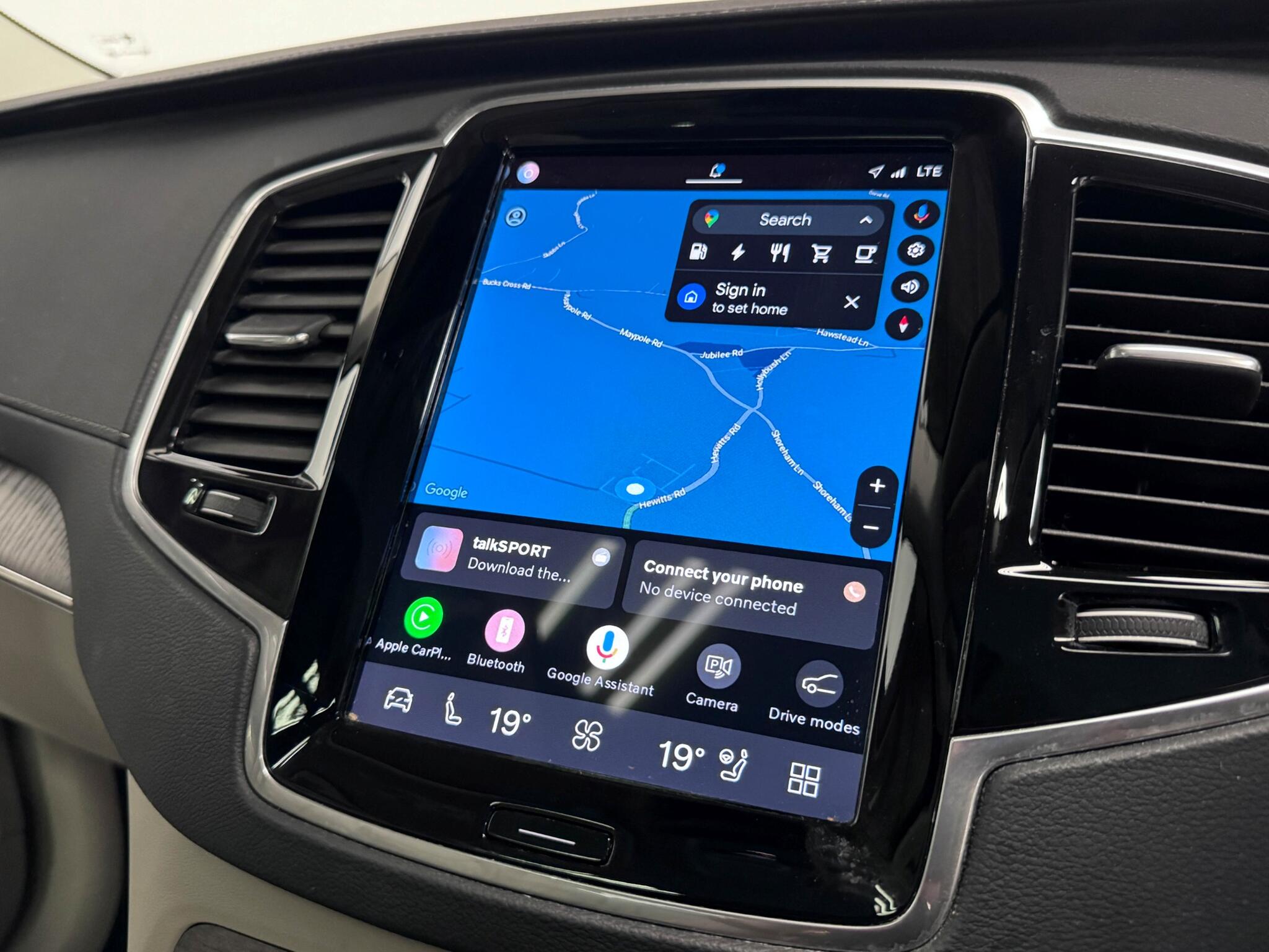Volvo XC90 view 9