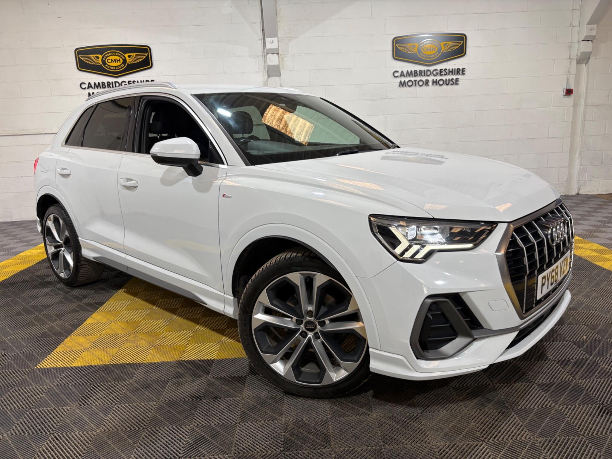 Audi Q3 main image