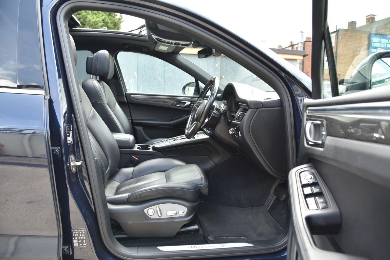 Porsche Macan view 23