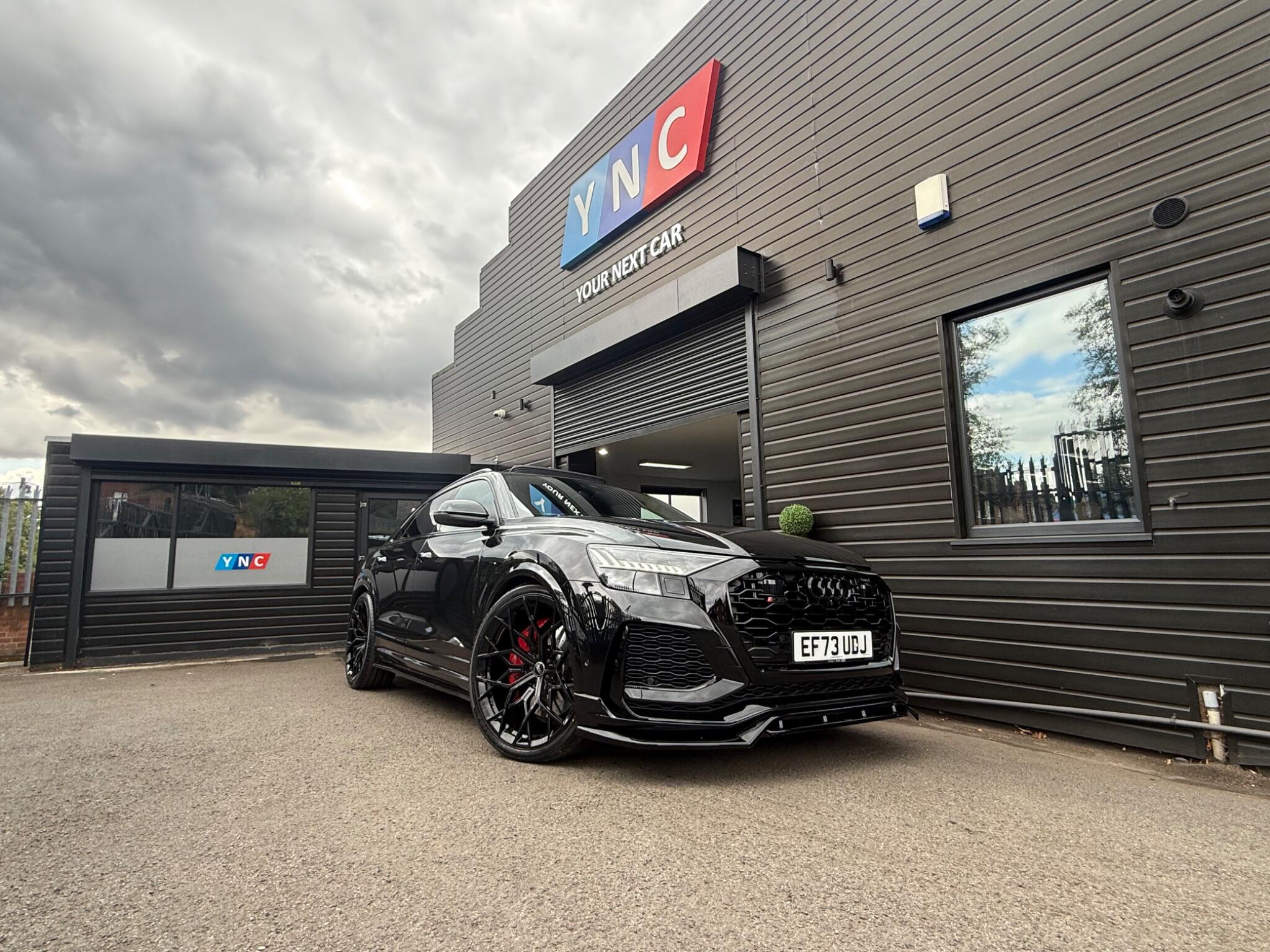 Audi RS Q8 view 13