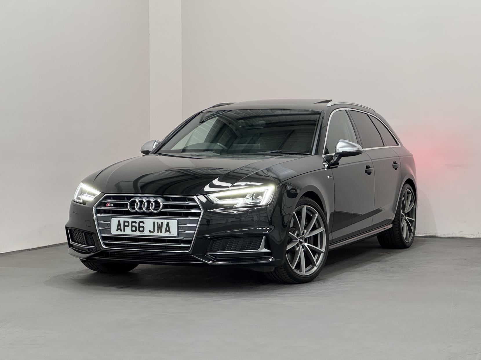 Audi S4 Avant view 8
