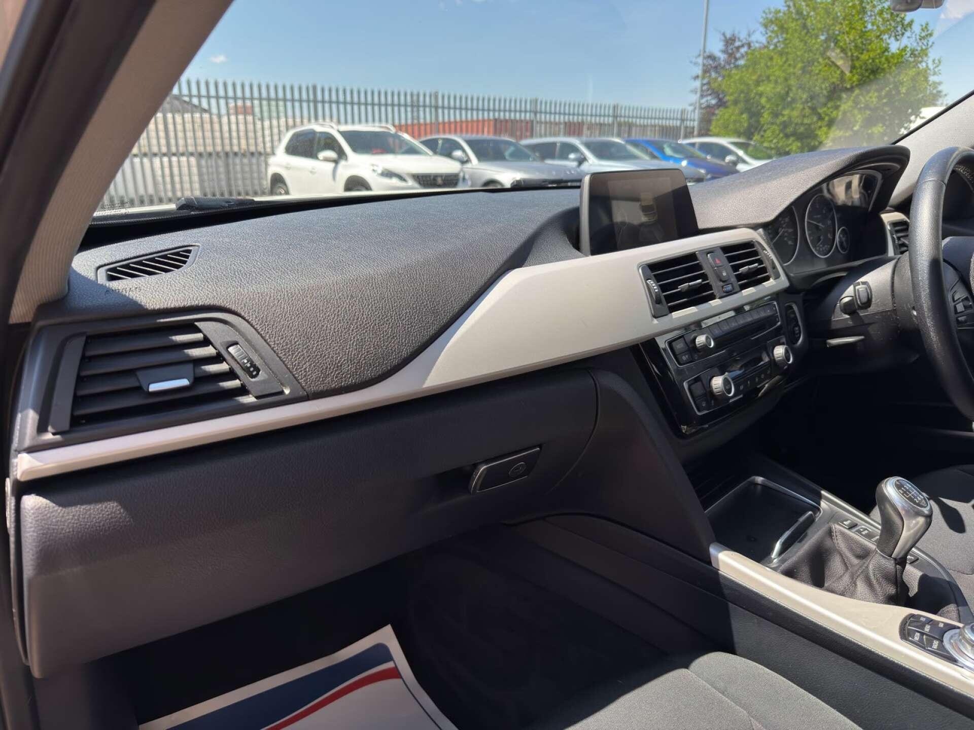 BMW 3 Series view 37
