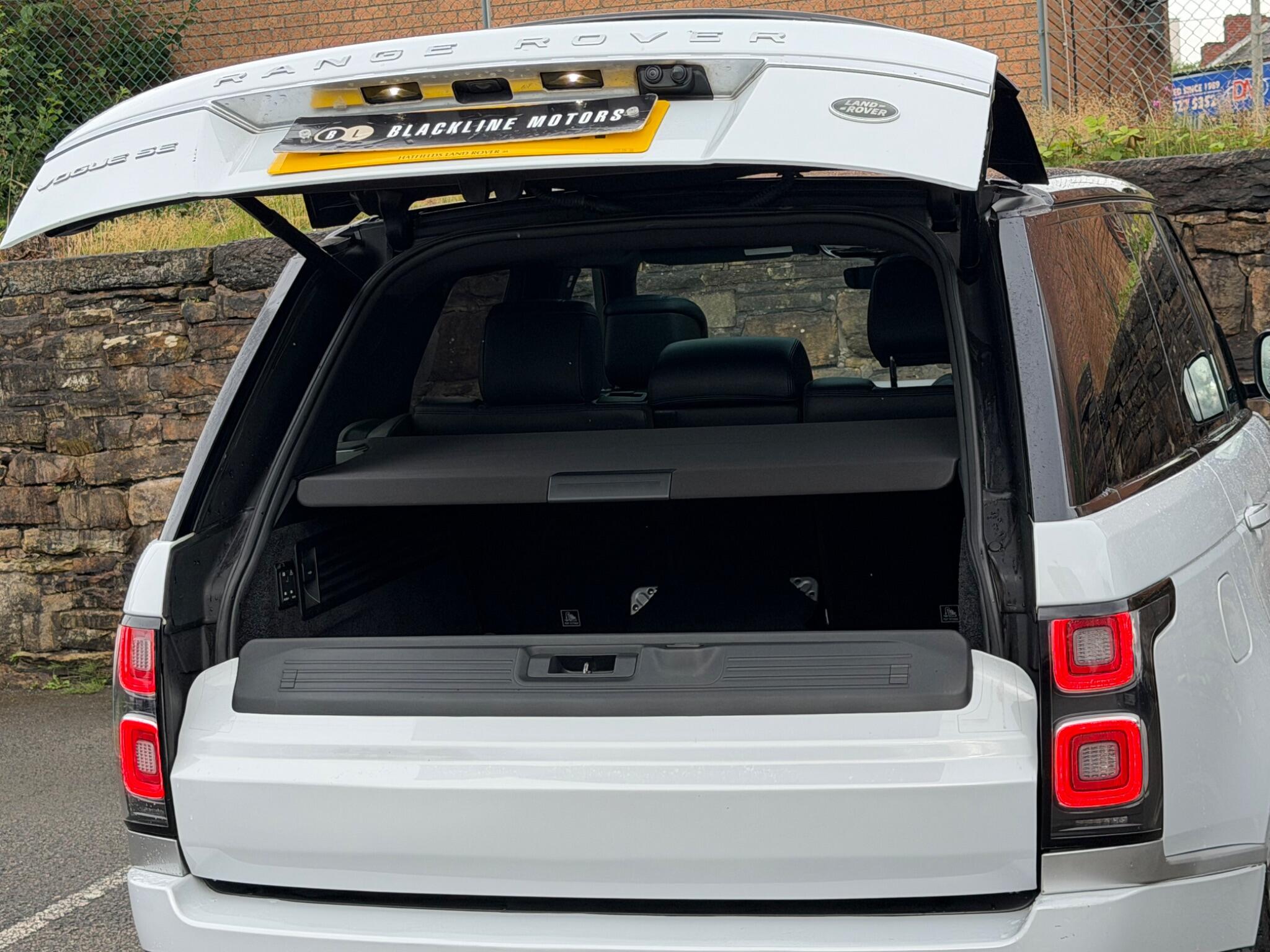 Land Rover Range Rover view 22