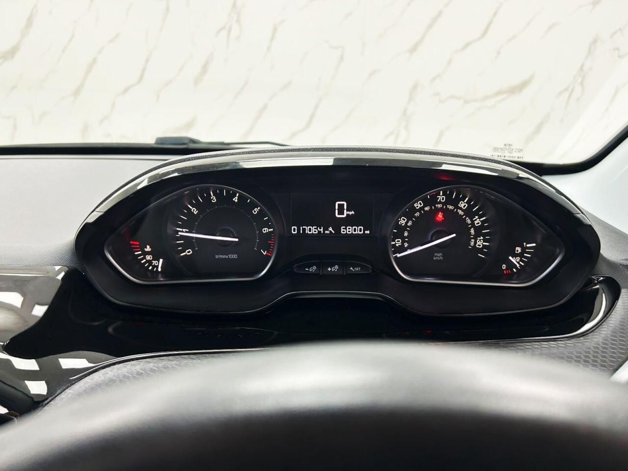 Peugeot 208 view 10