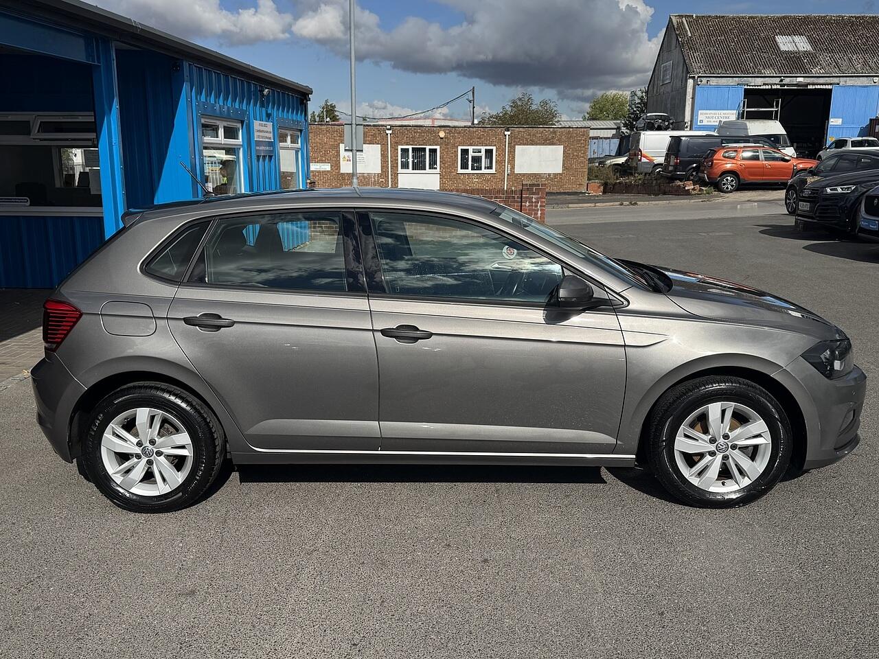 Volkswagen Polo view 8