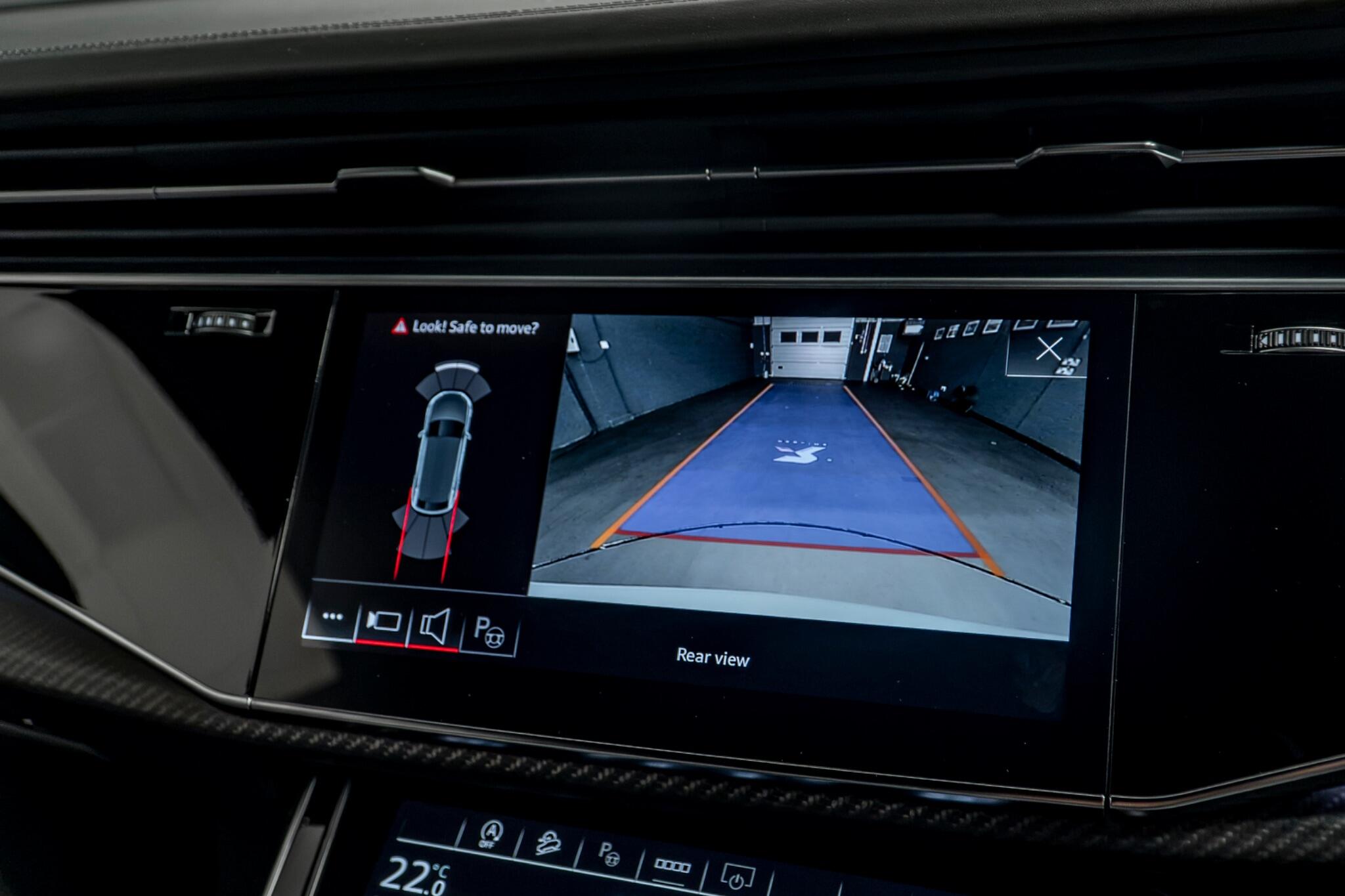 Audi RS Q8 view 26