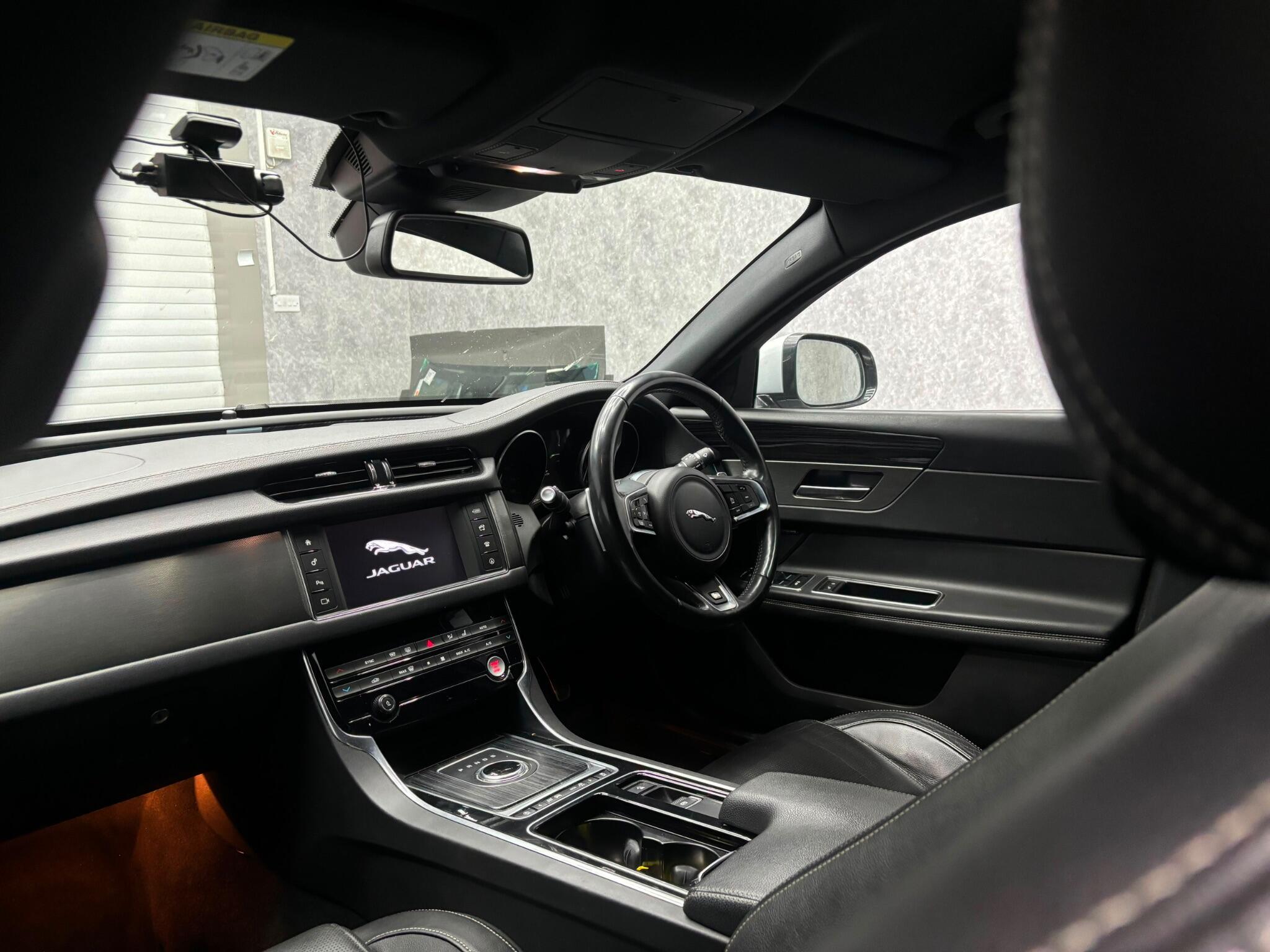 Jaguar XF view 9