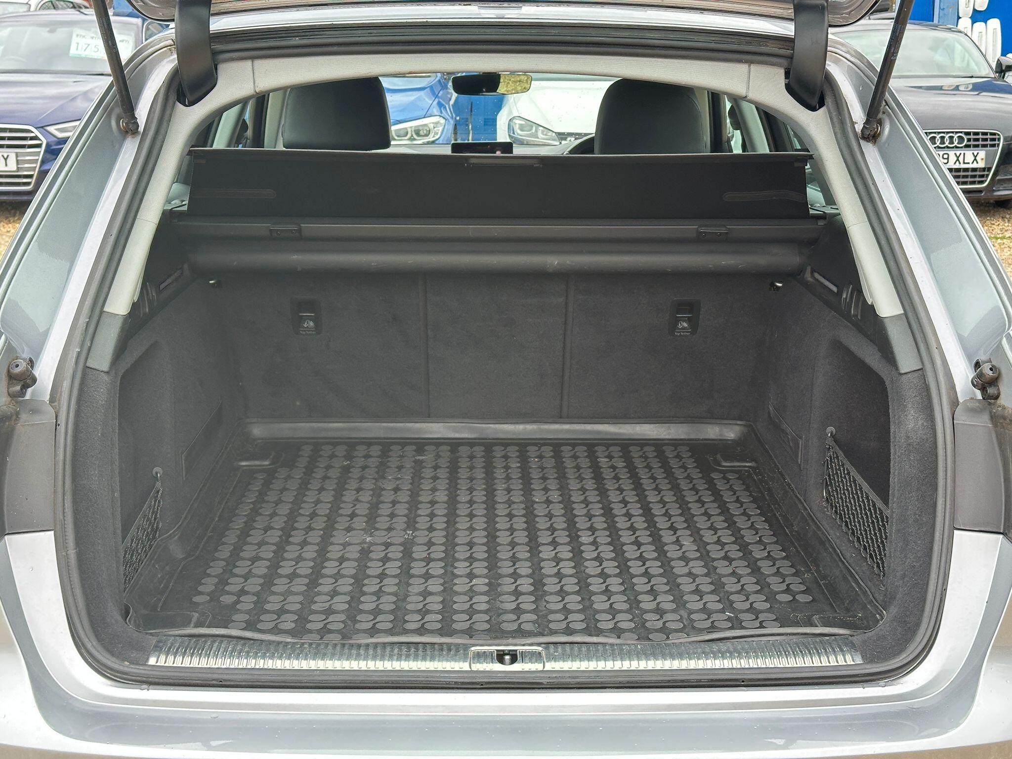 Audi A4 Avant view 39