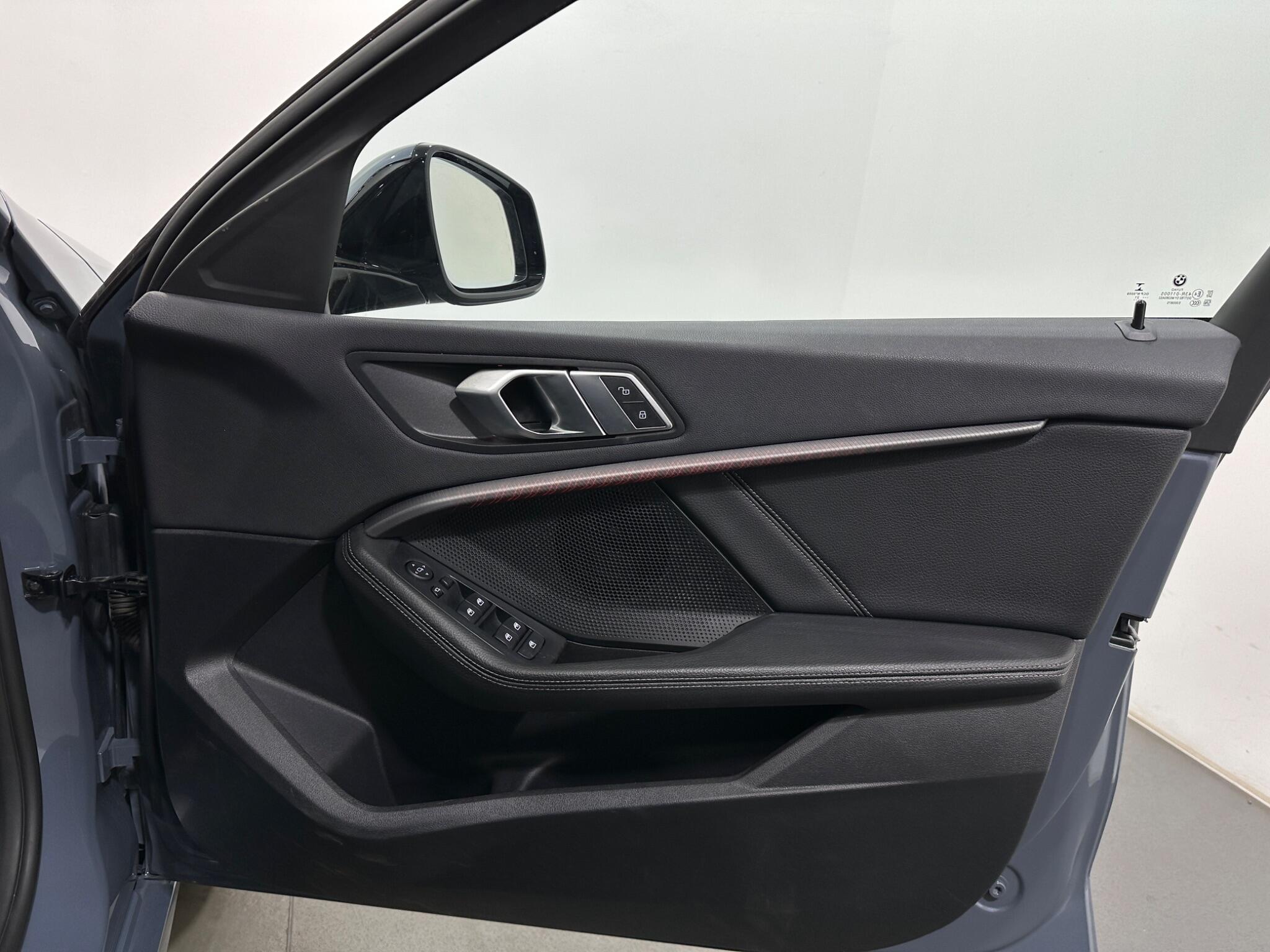 BMW 1 Series view 34