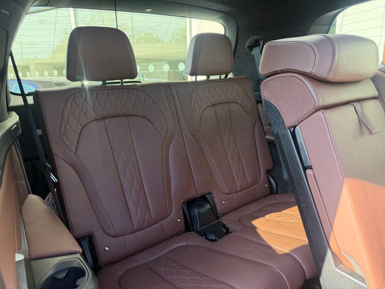 BMW X7 view 24