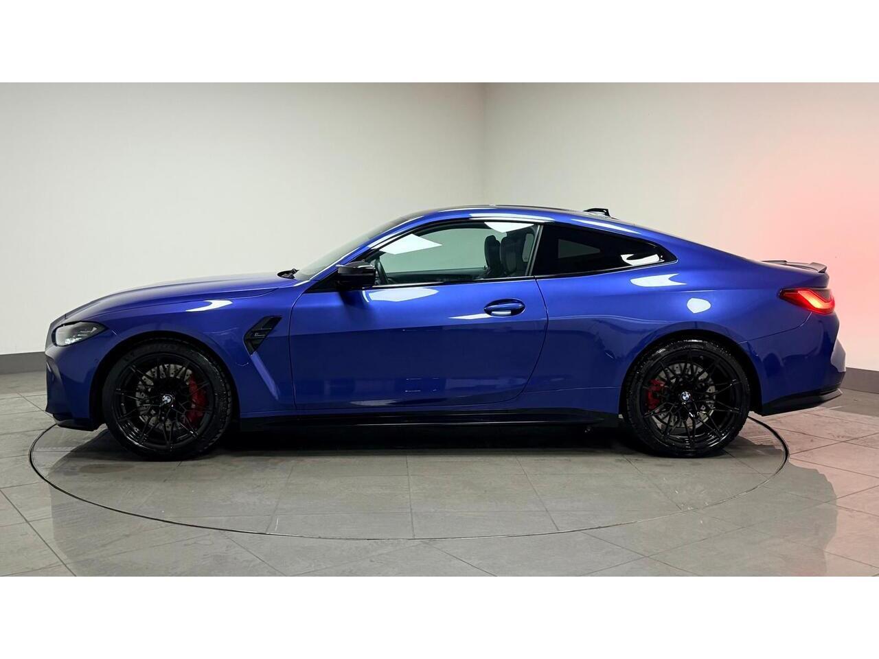 BMW M4 view 4