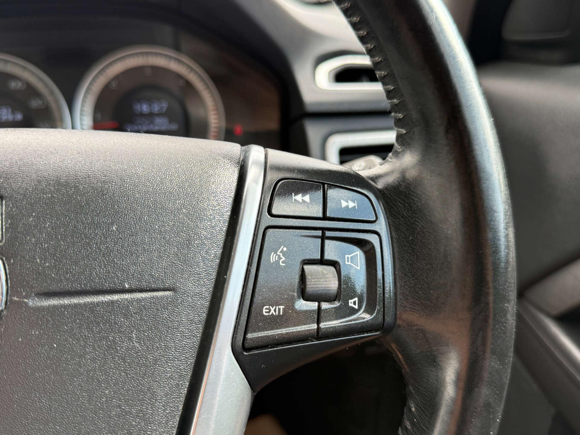 Volvo XC70 view 44