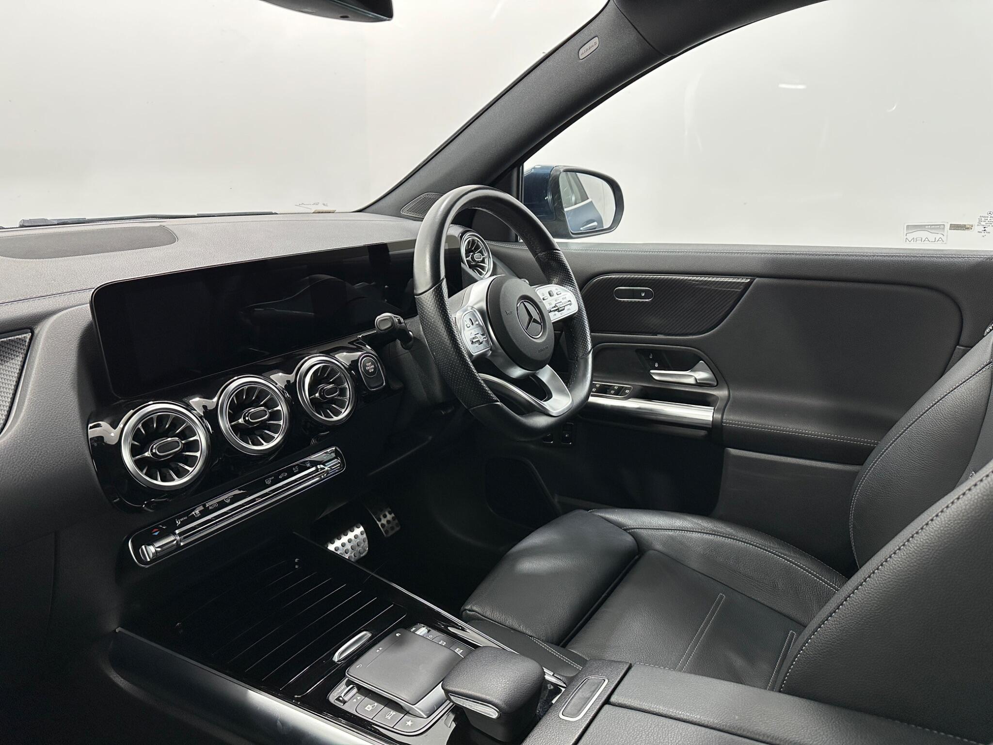 Mercedes-Benz Gla view 33