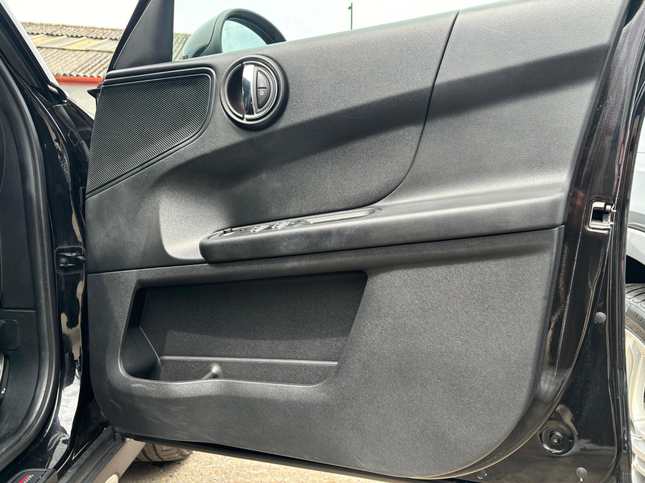 Mini Countryman view 12