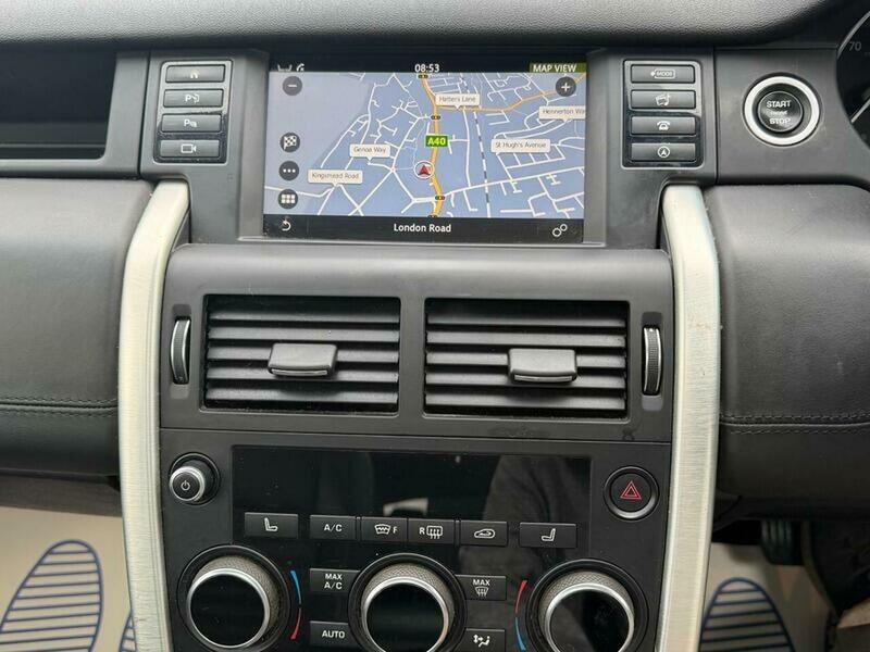 Land Rover Discovery Sport view 38