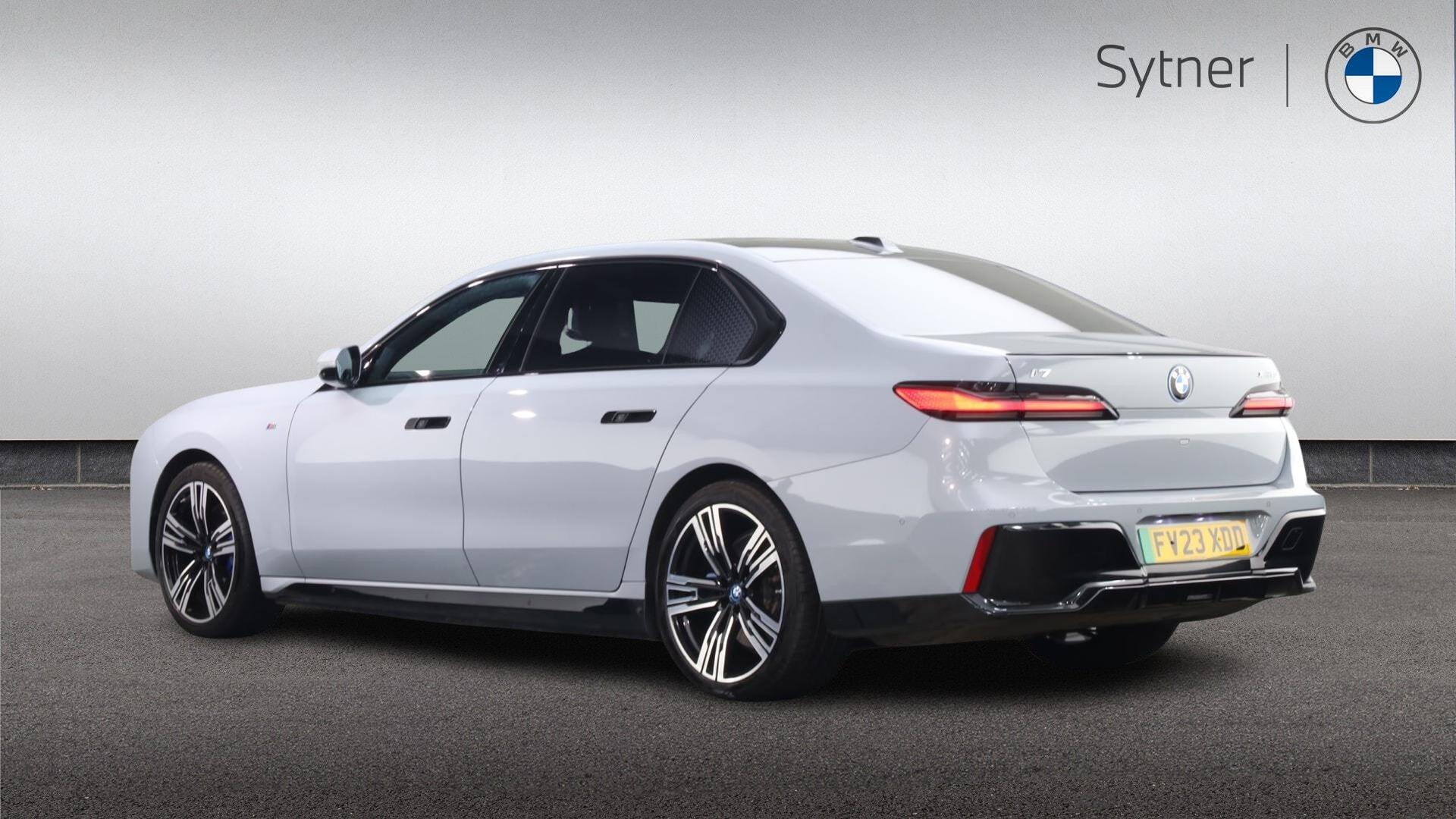 BMW I7 view 2