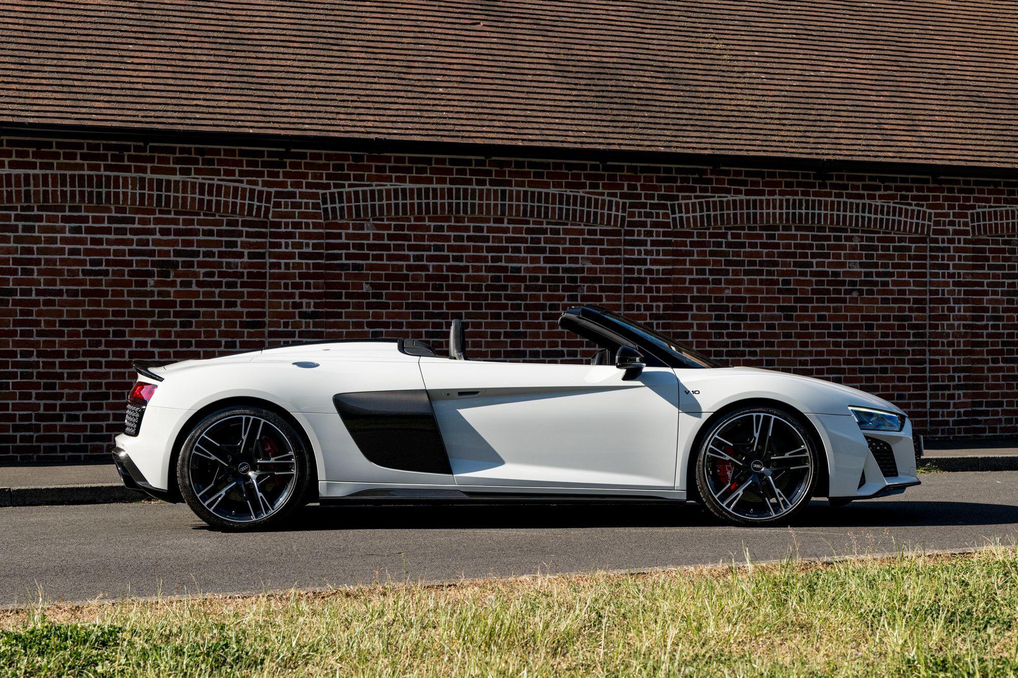 Audi R8 view 10