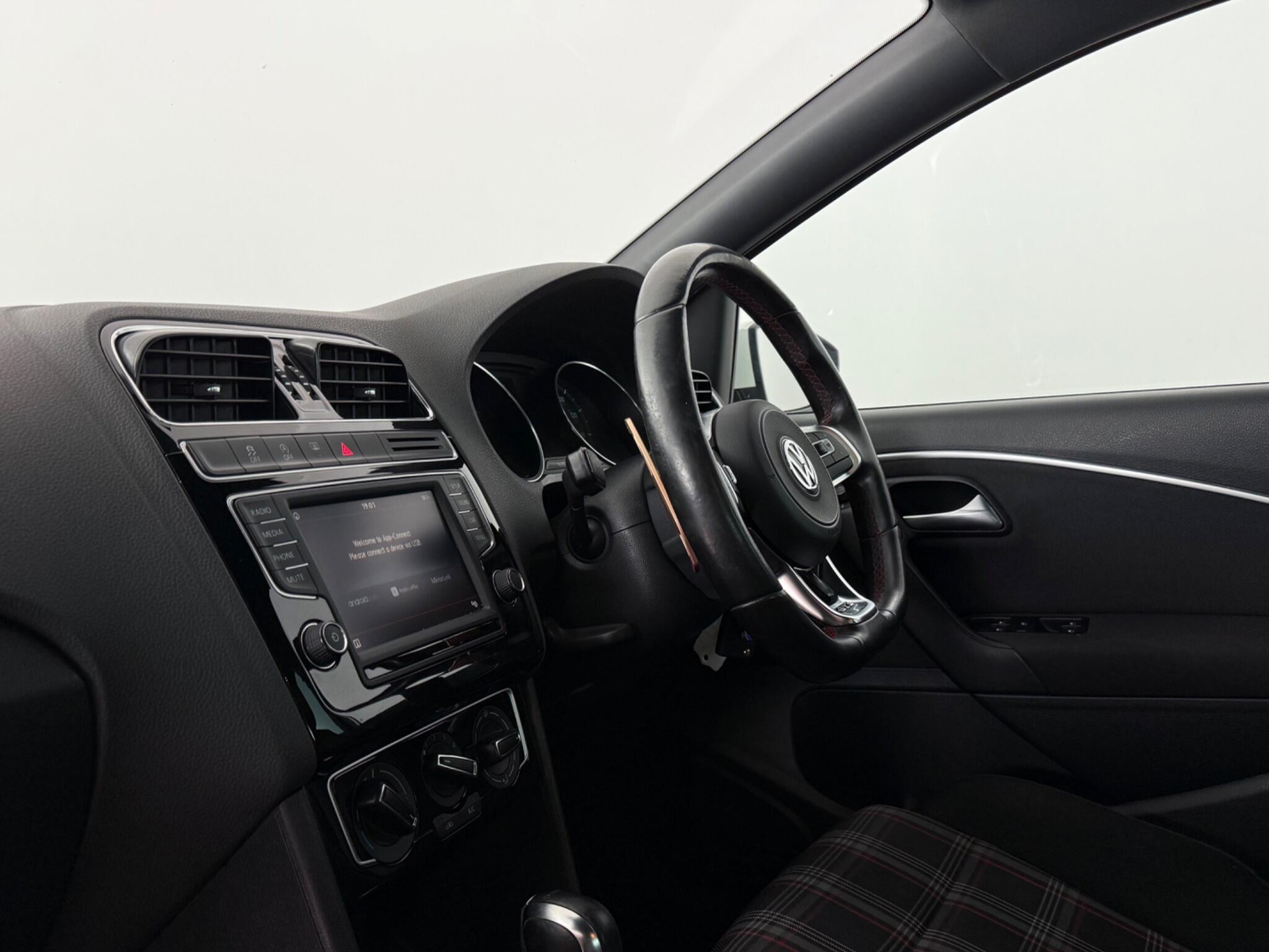 Volkswagen Polo view 10