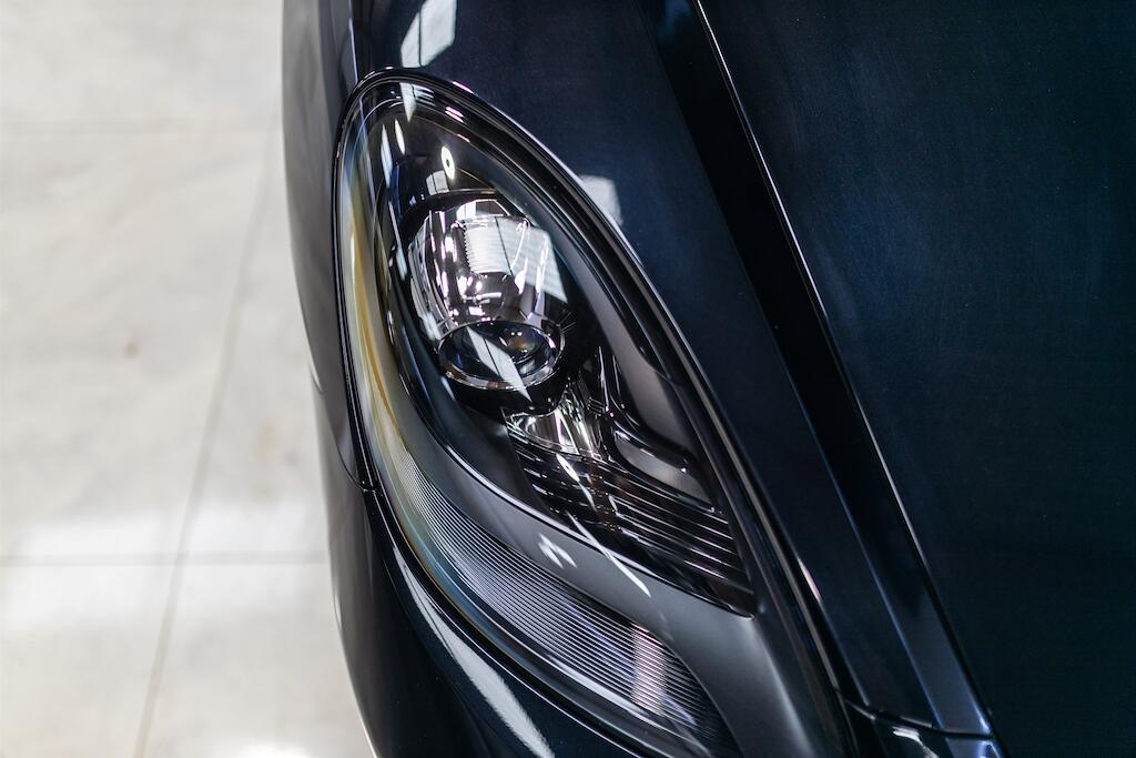 Porsche Cayman view 11
