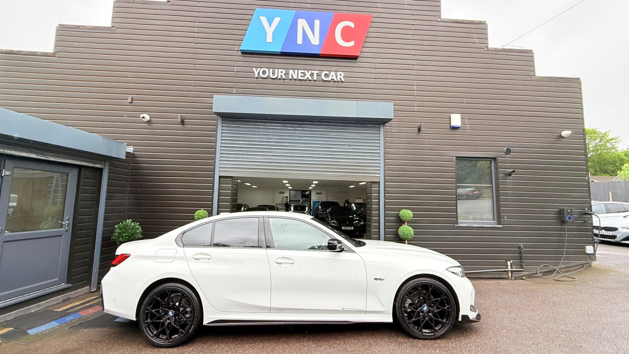 BMW 3 Series view 4