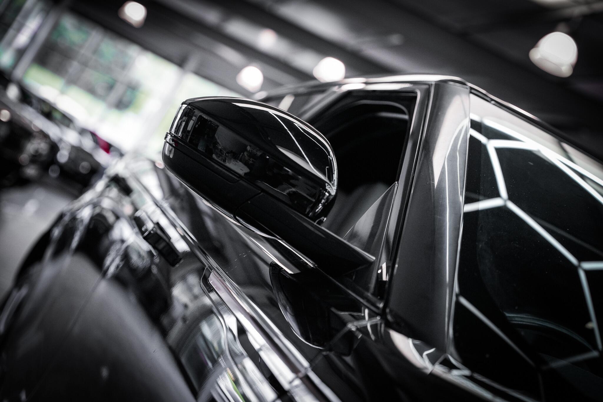 Land Rover Range Rover Velar view 35