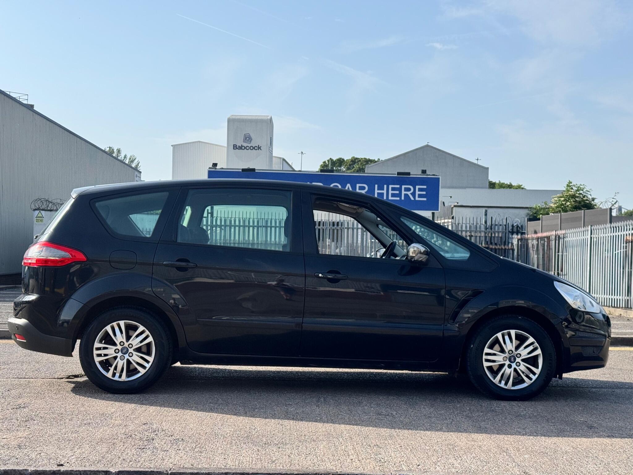 Ford S-Max view 16