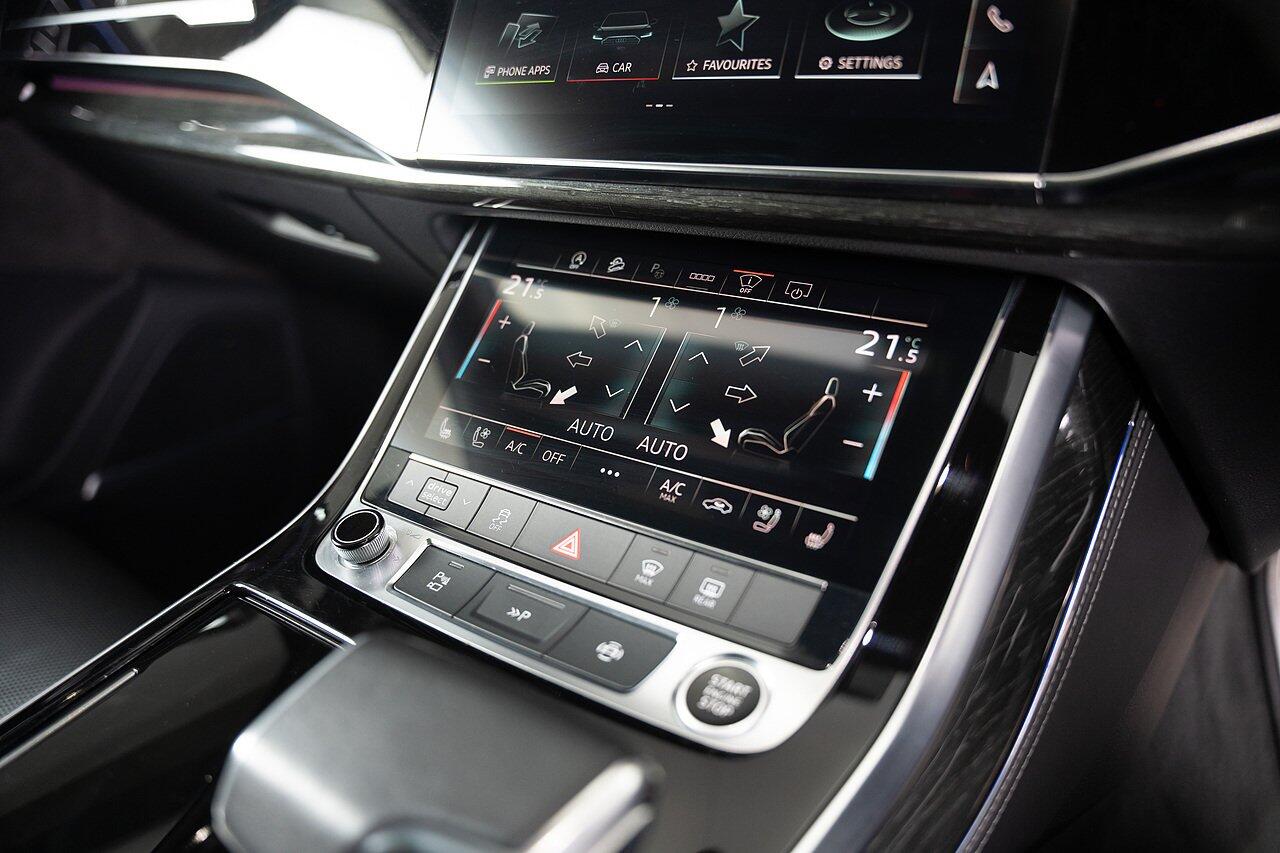 Audi Q7 view 33