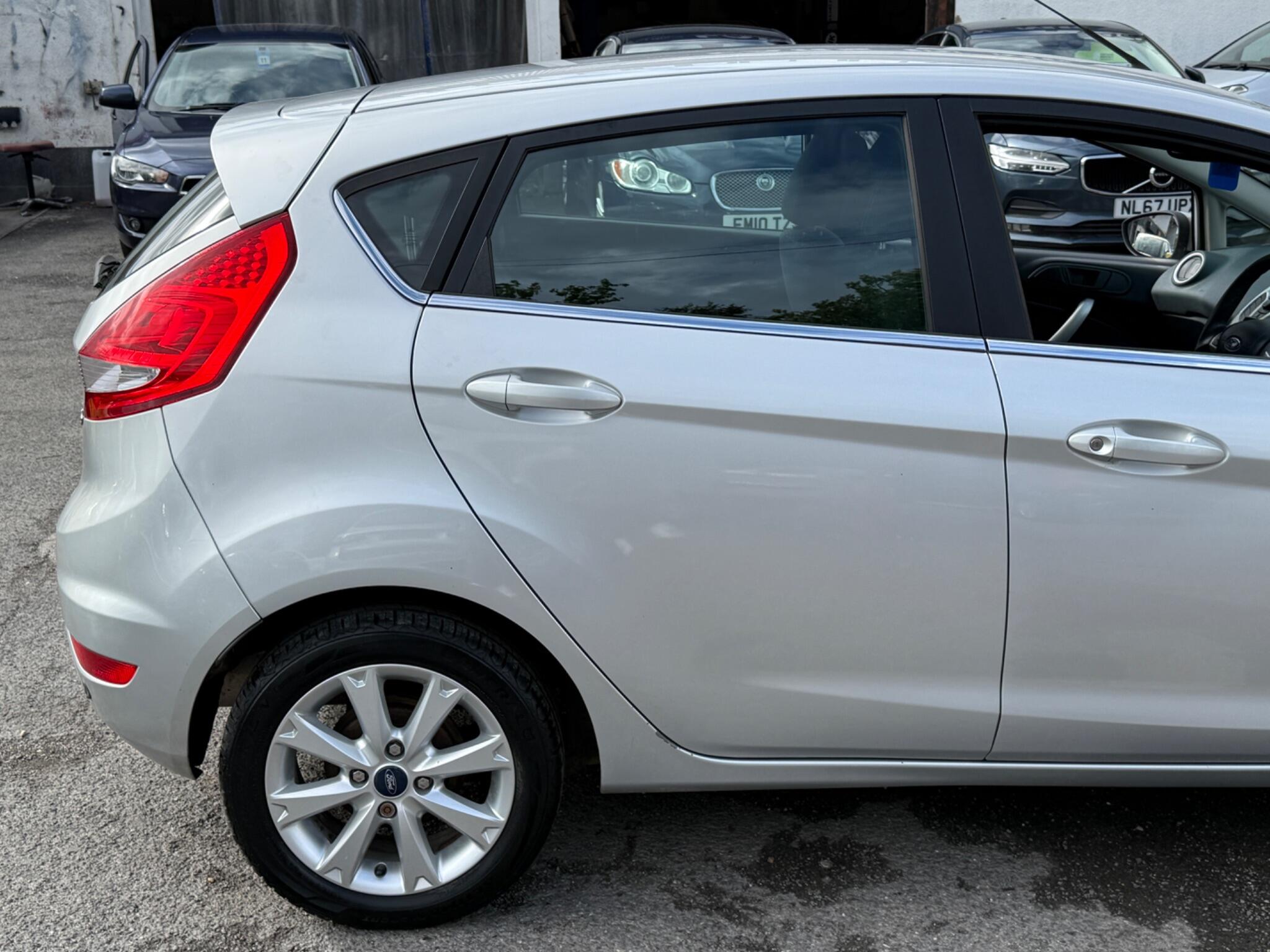 Ford Fiesta - Image 21