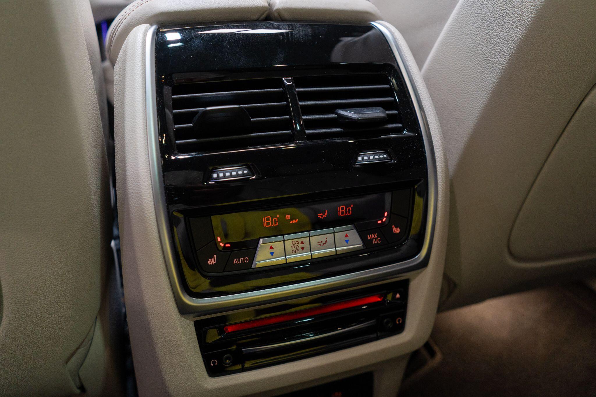 BMW X7 view 19