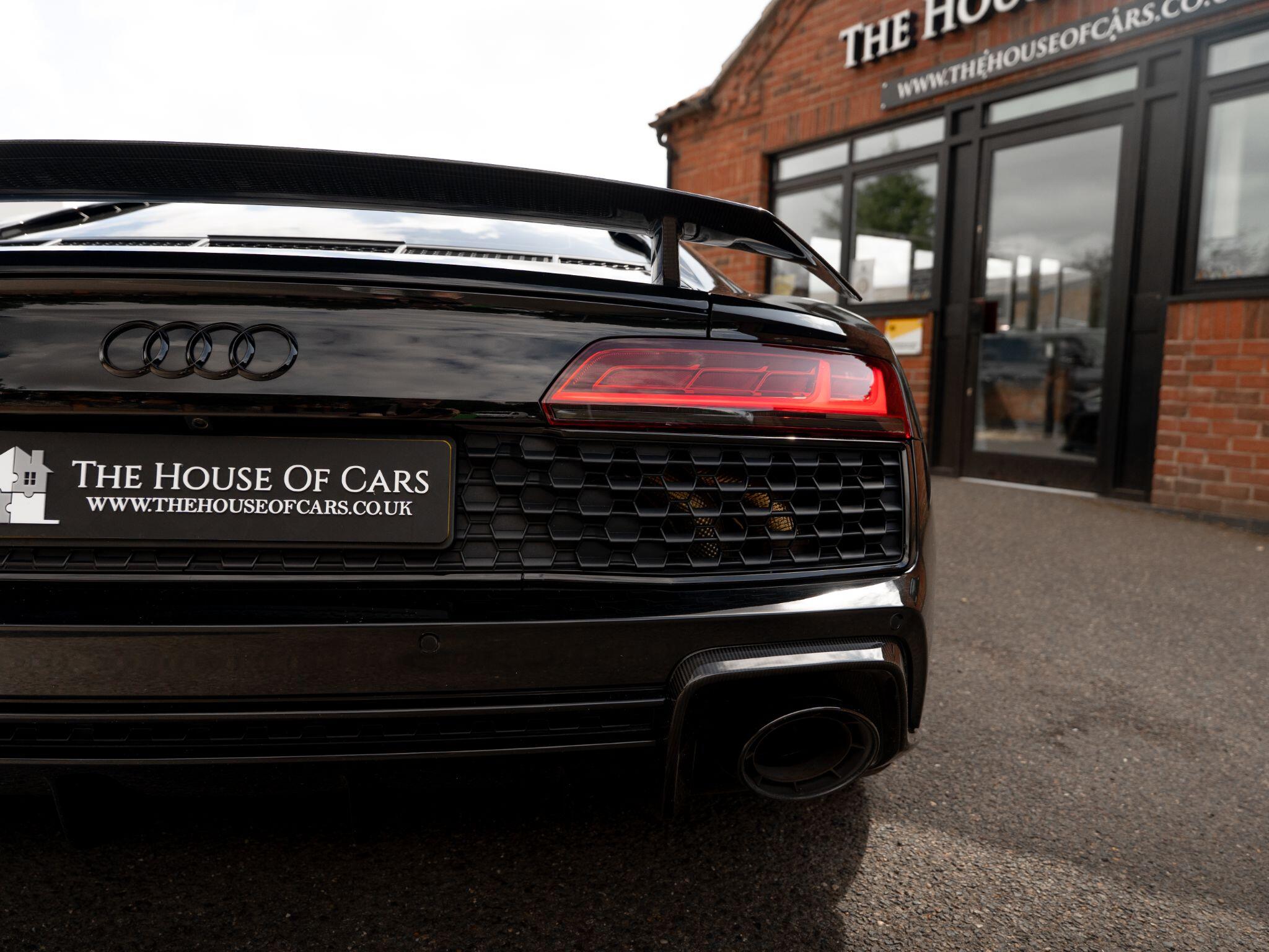 Audi R8 view 24