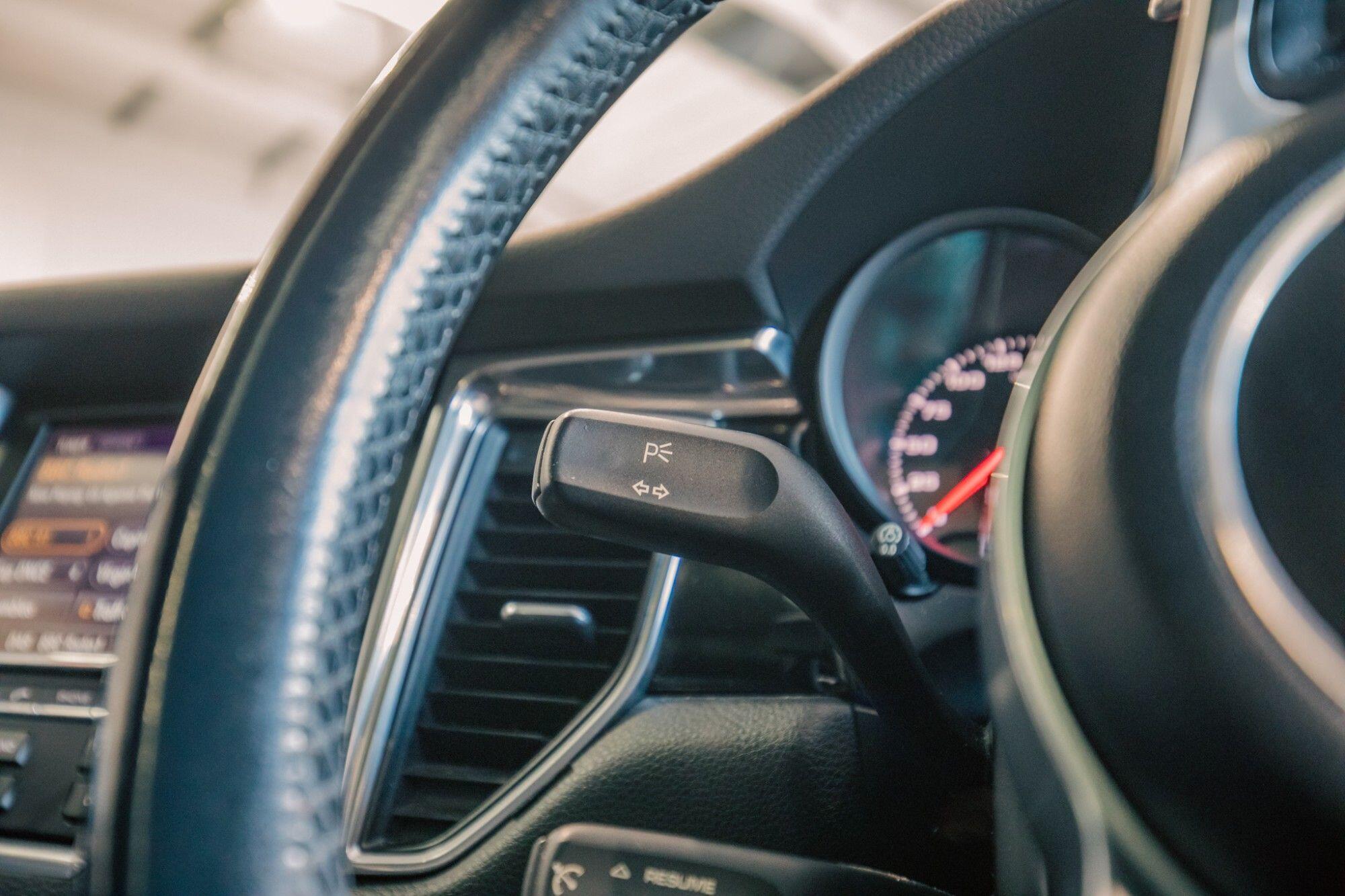 Porsche Macan view 13