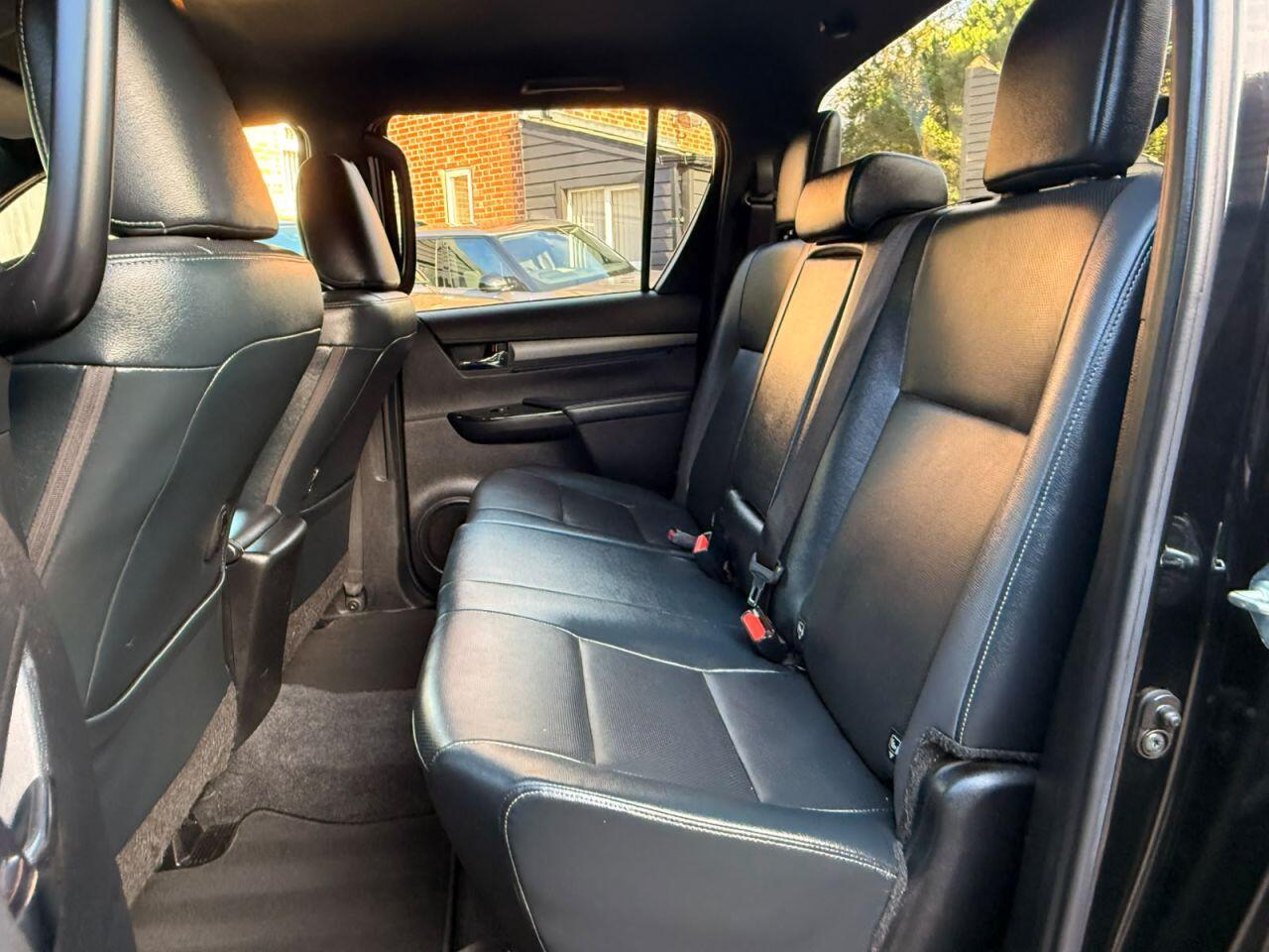 Toyota Hilux view 16