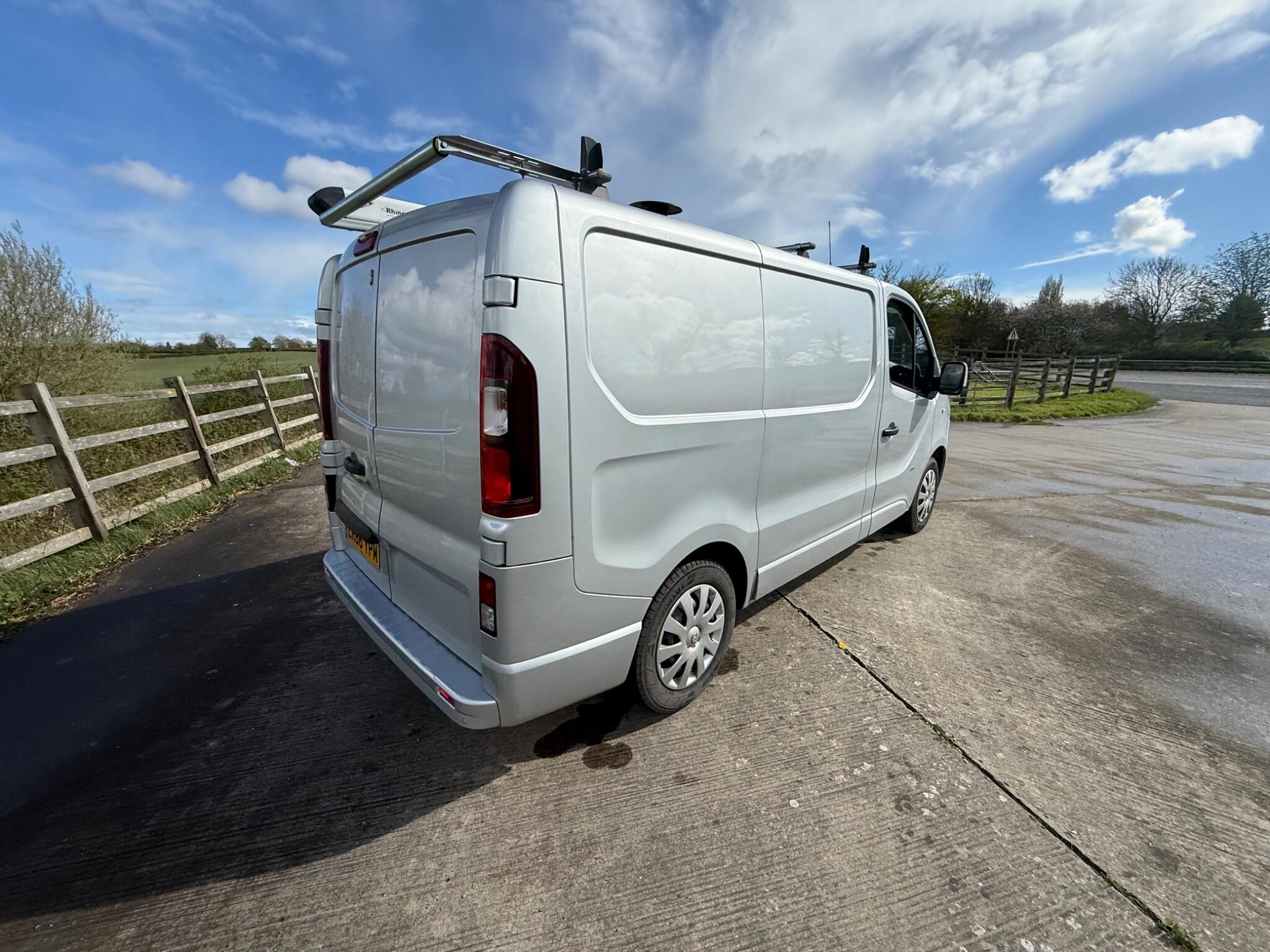 Vauxhall Vivaro 1.6 CDTi 2900 BiTurbo Sportive L1 H1 Euro 6 (s/s) 5dr — photo 28 of 98