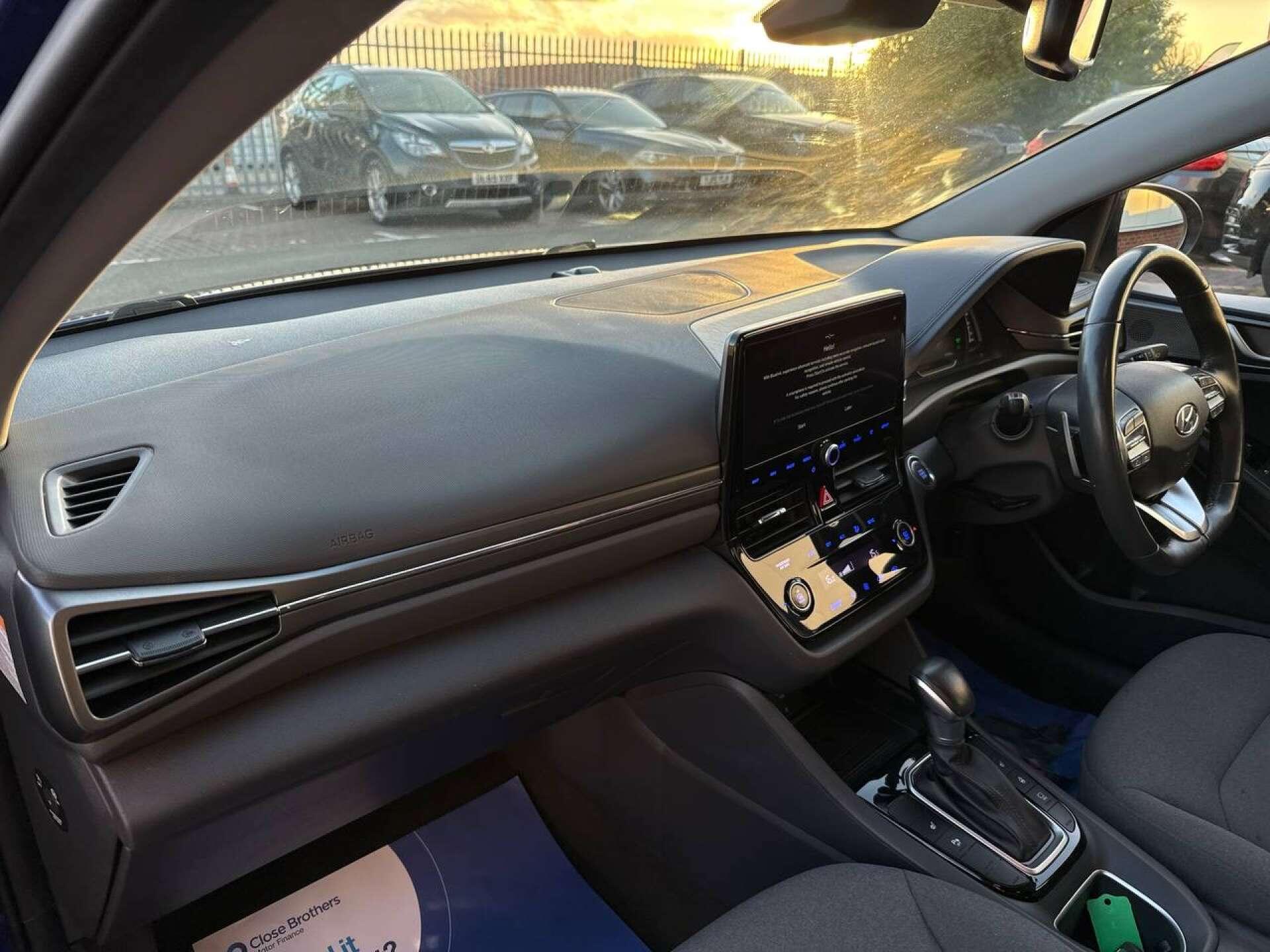 Hyundai Ioniq view 40
