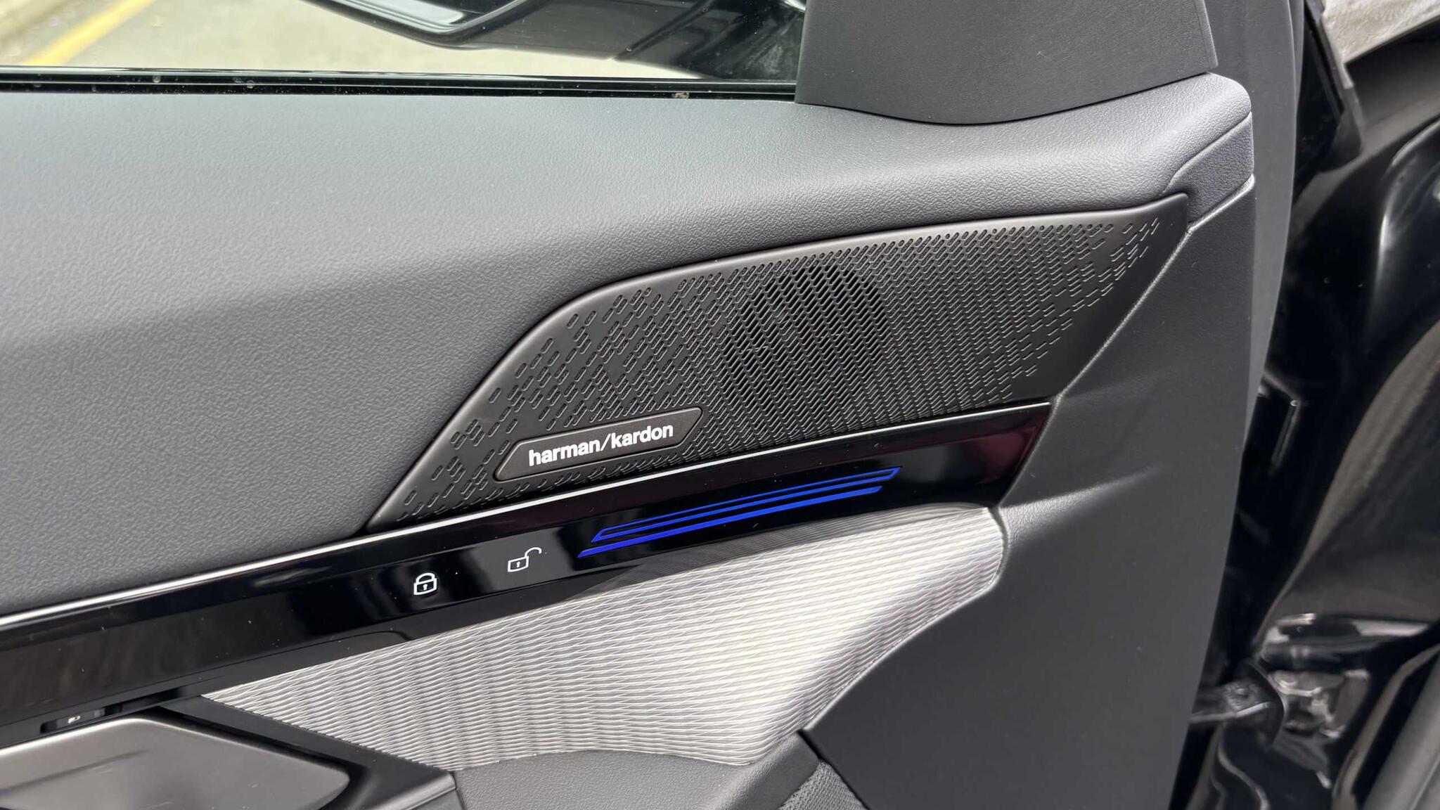 BMW 5 Series view 31