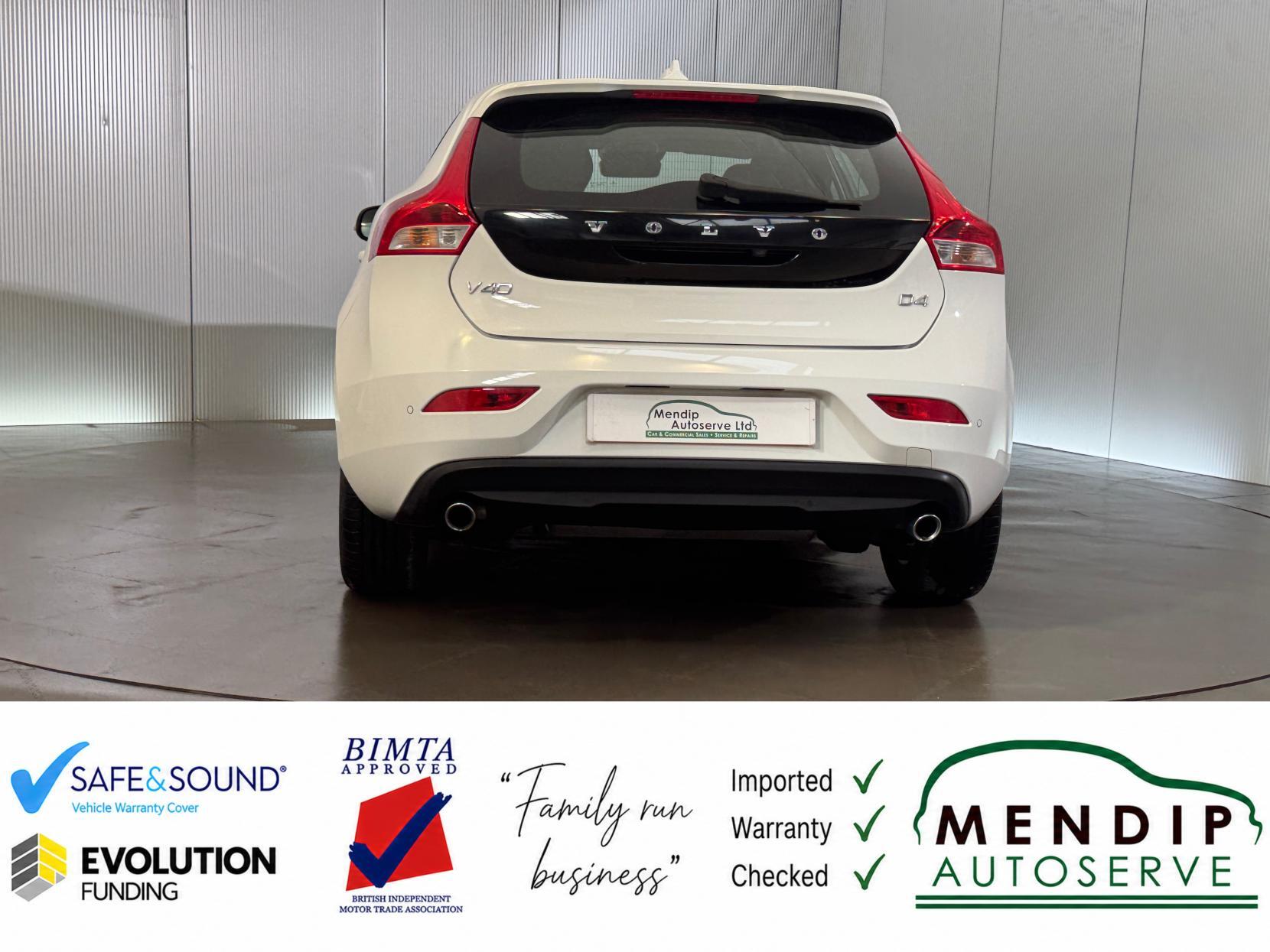 Volvo V40 view 16