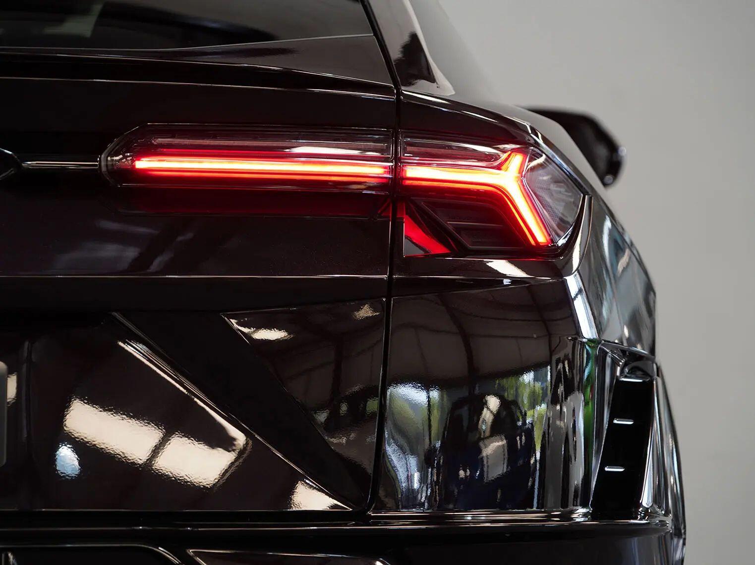 Lamborghini Urus view 18