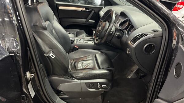 Audi Q7 view 9