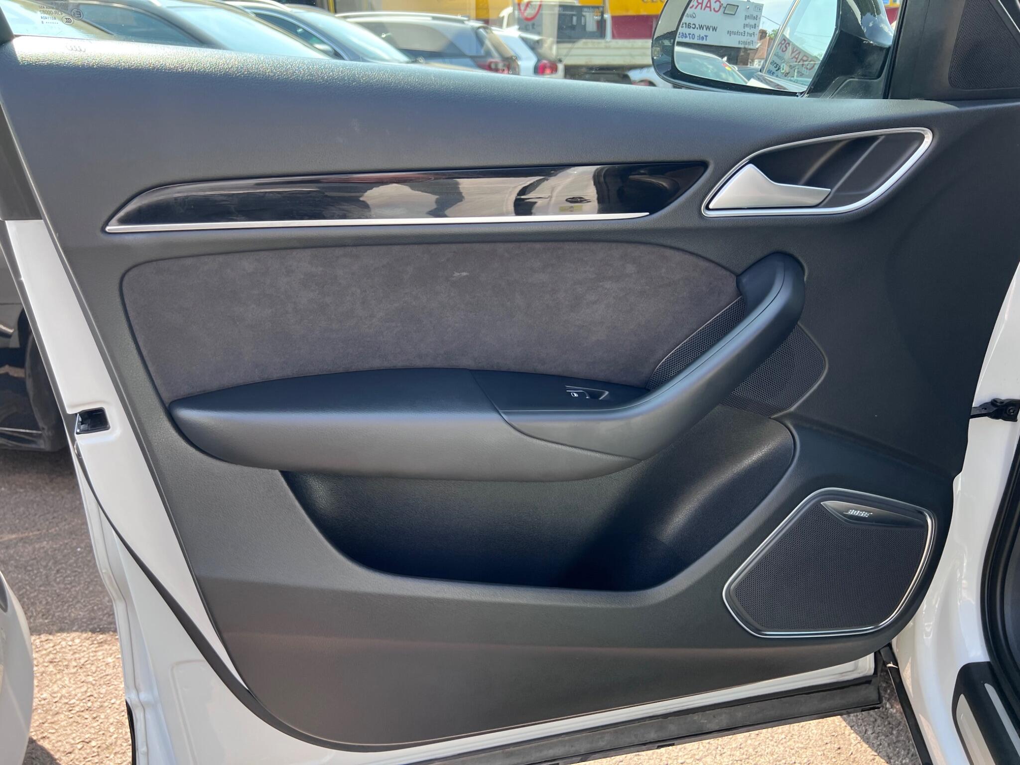 Audi Q3 view 35