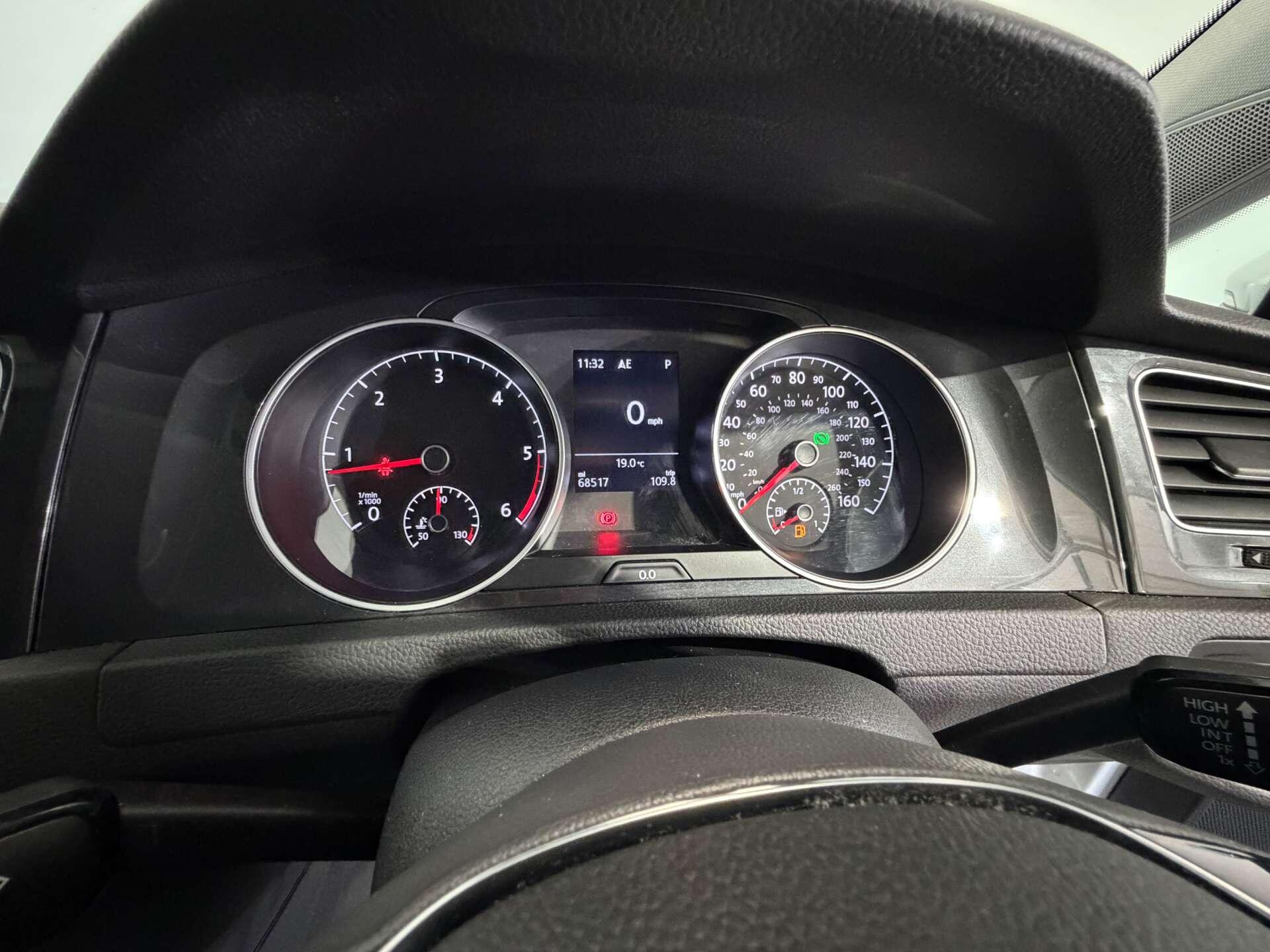 Volkswagen Golf view 26