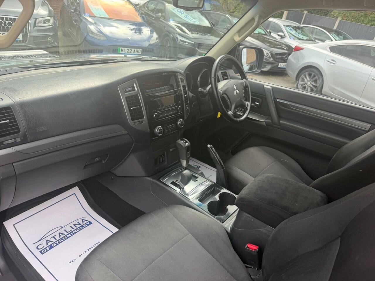 Mitsubishi Shogun view 12