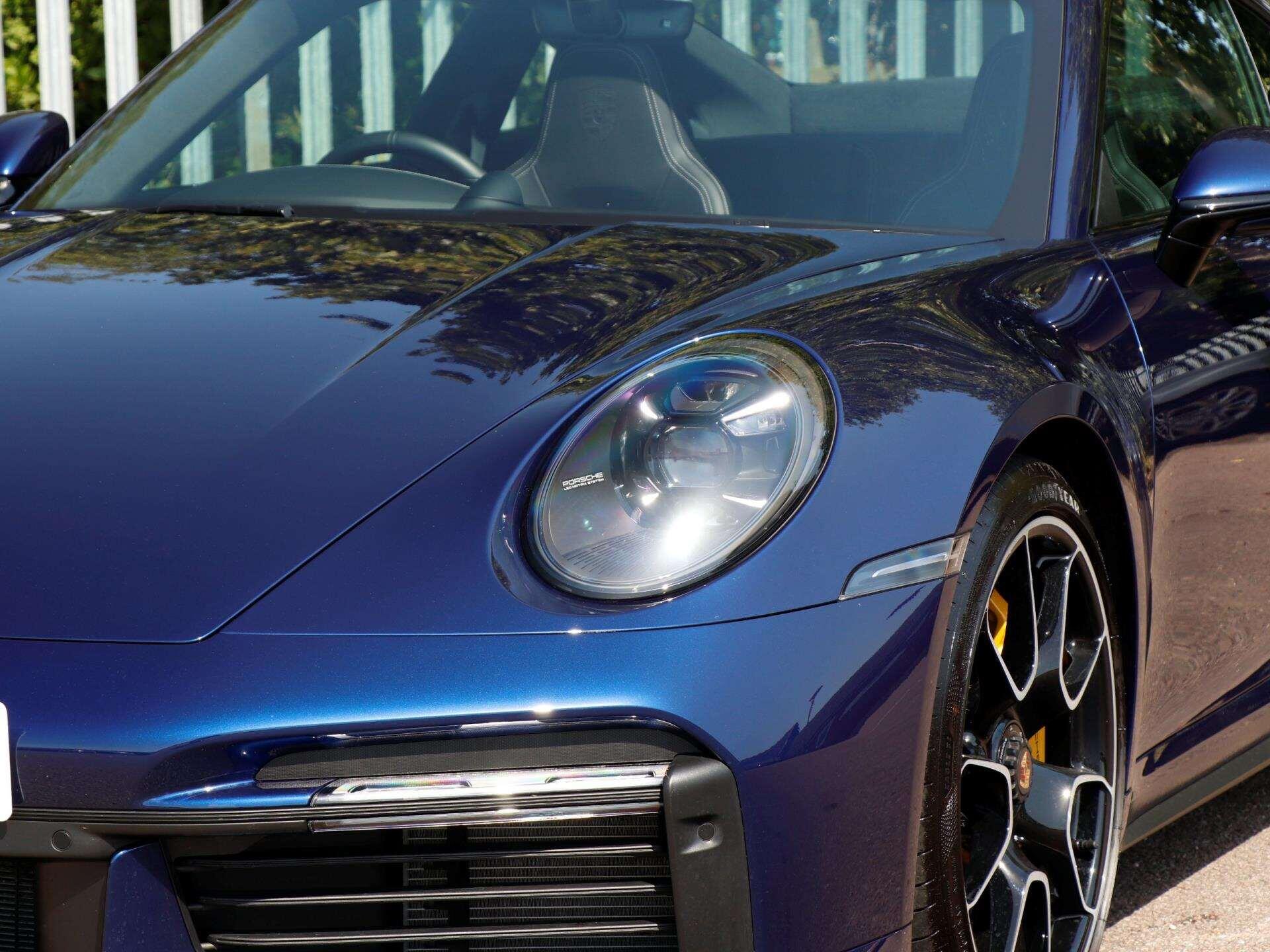 Porsche 911 view 35