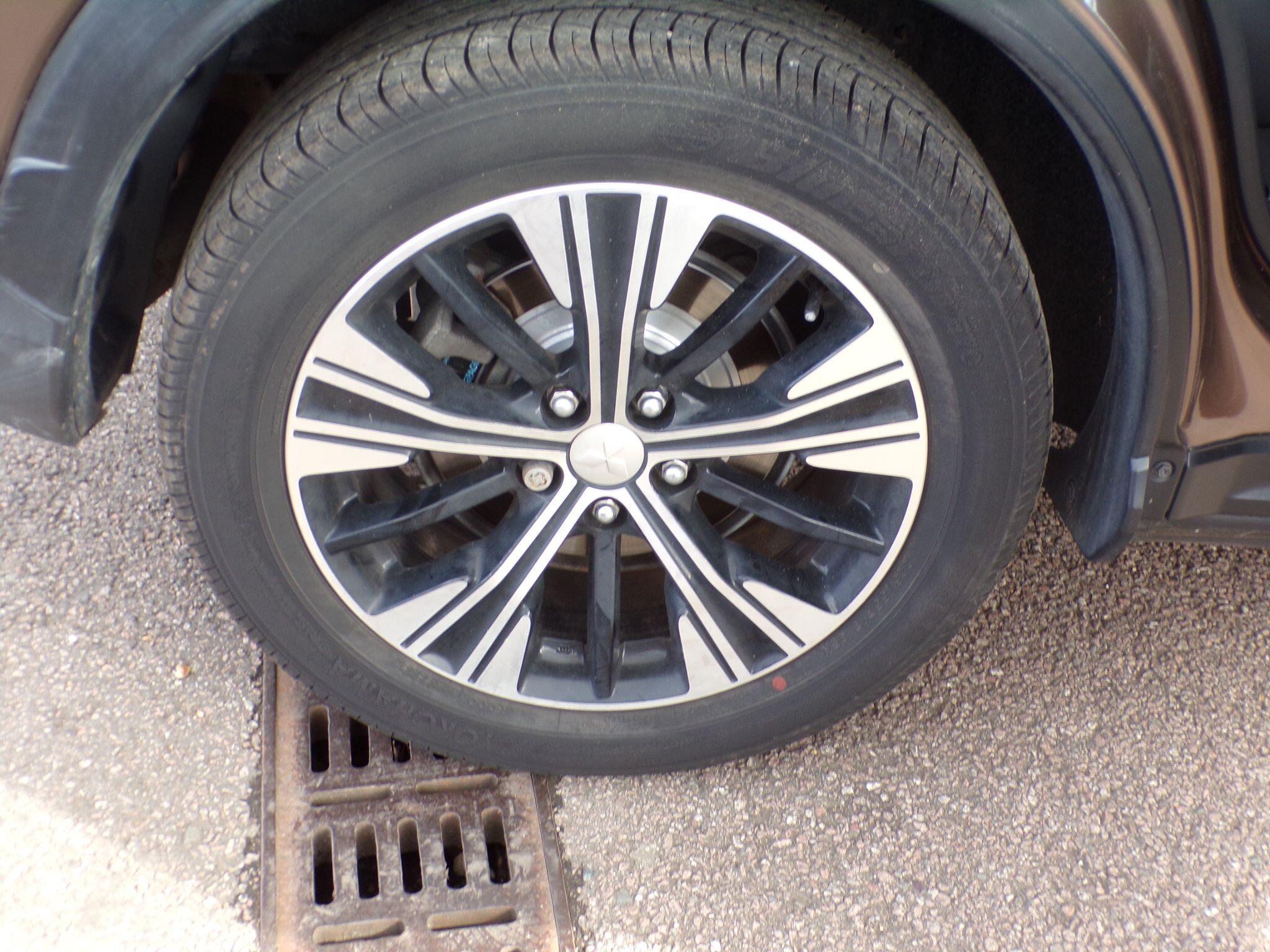 Mitsubishi Eclipse Cross view 17