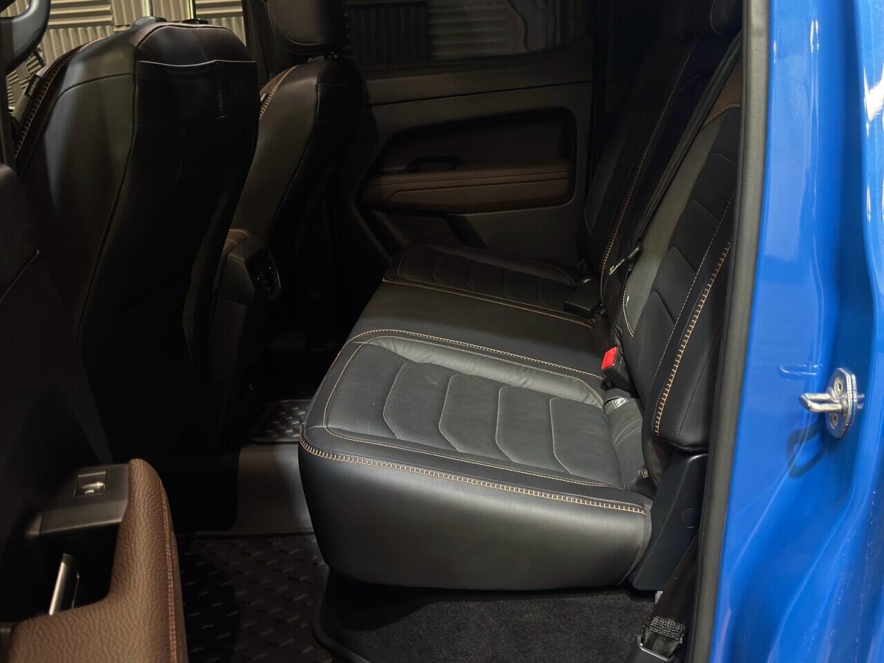 Volkswagen Amarok view 28