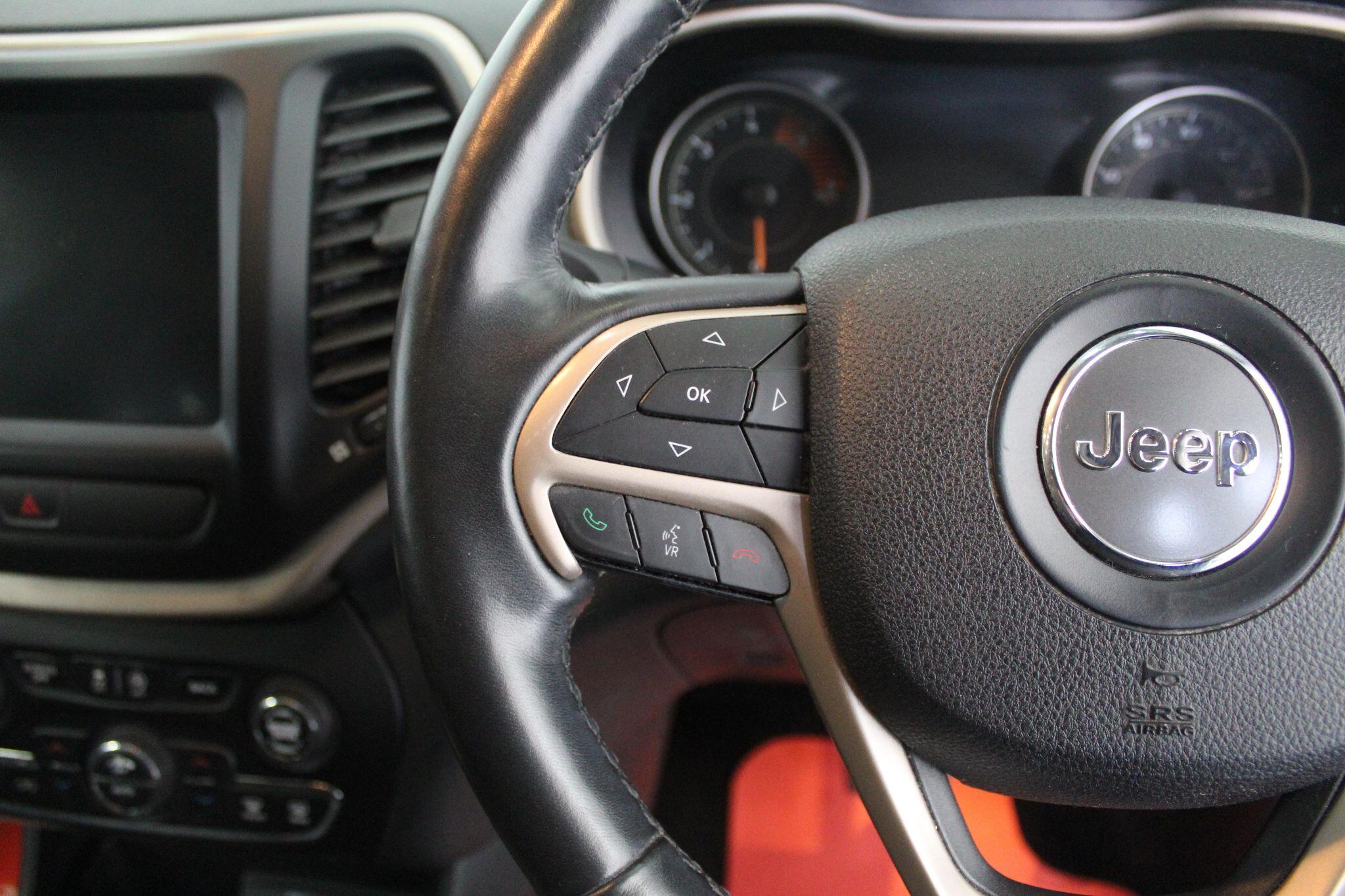 Jeep Cherokee view 48