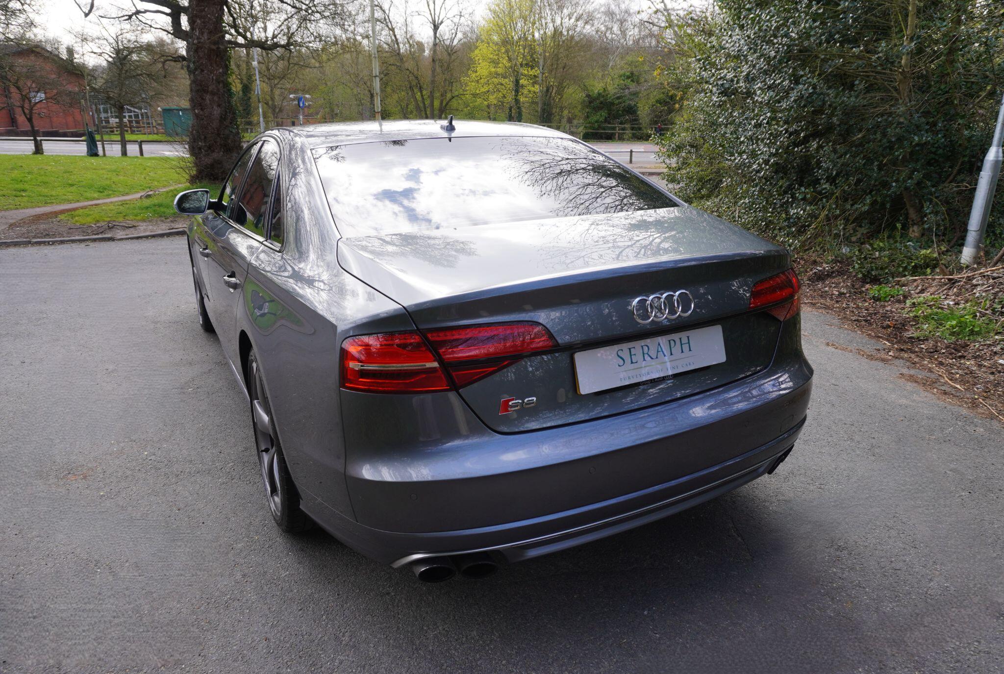 Audi S8 view 4