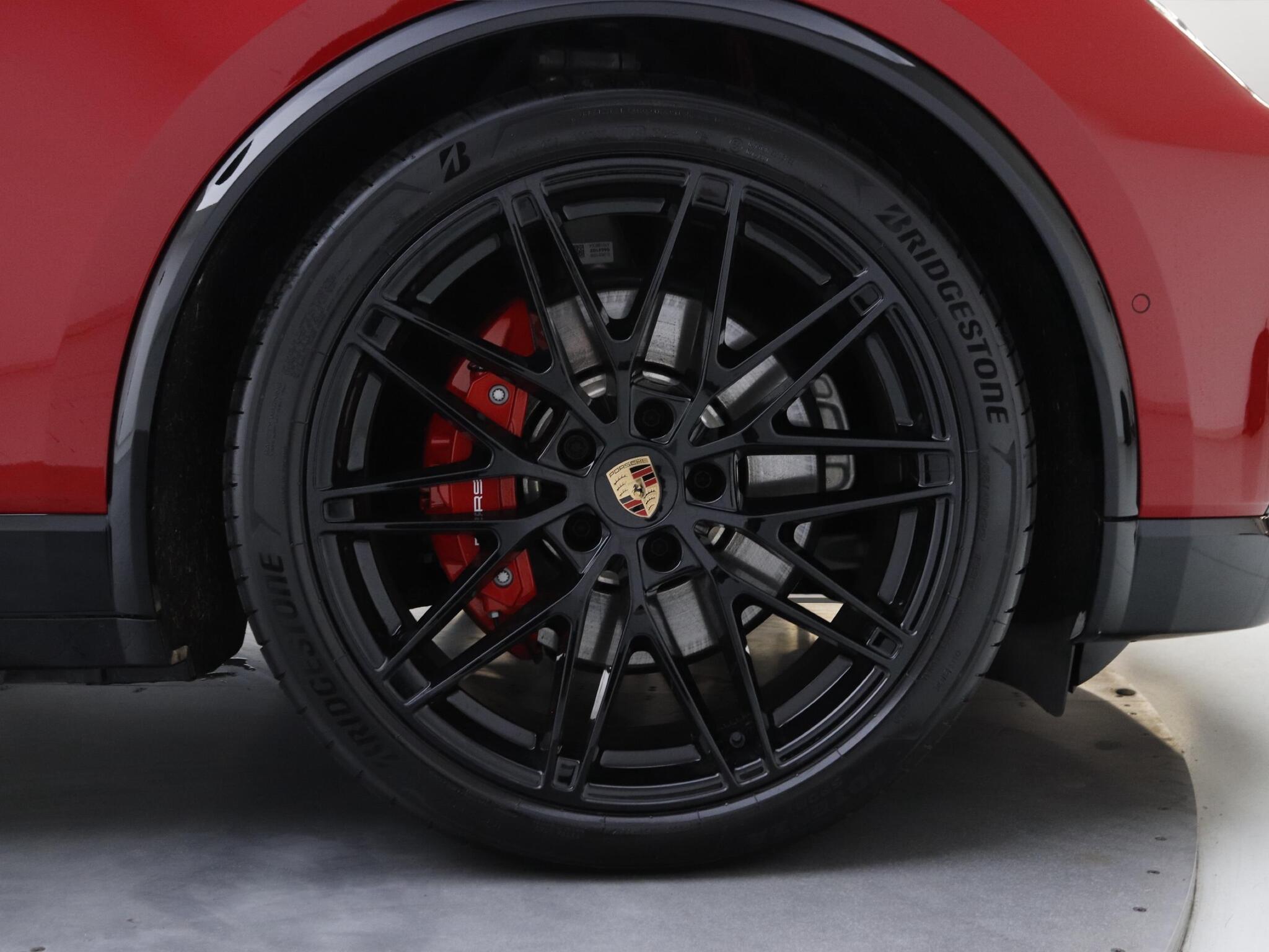 Porsche Macan view 8