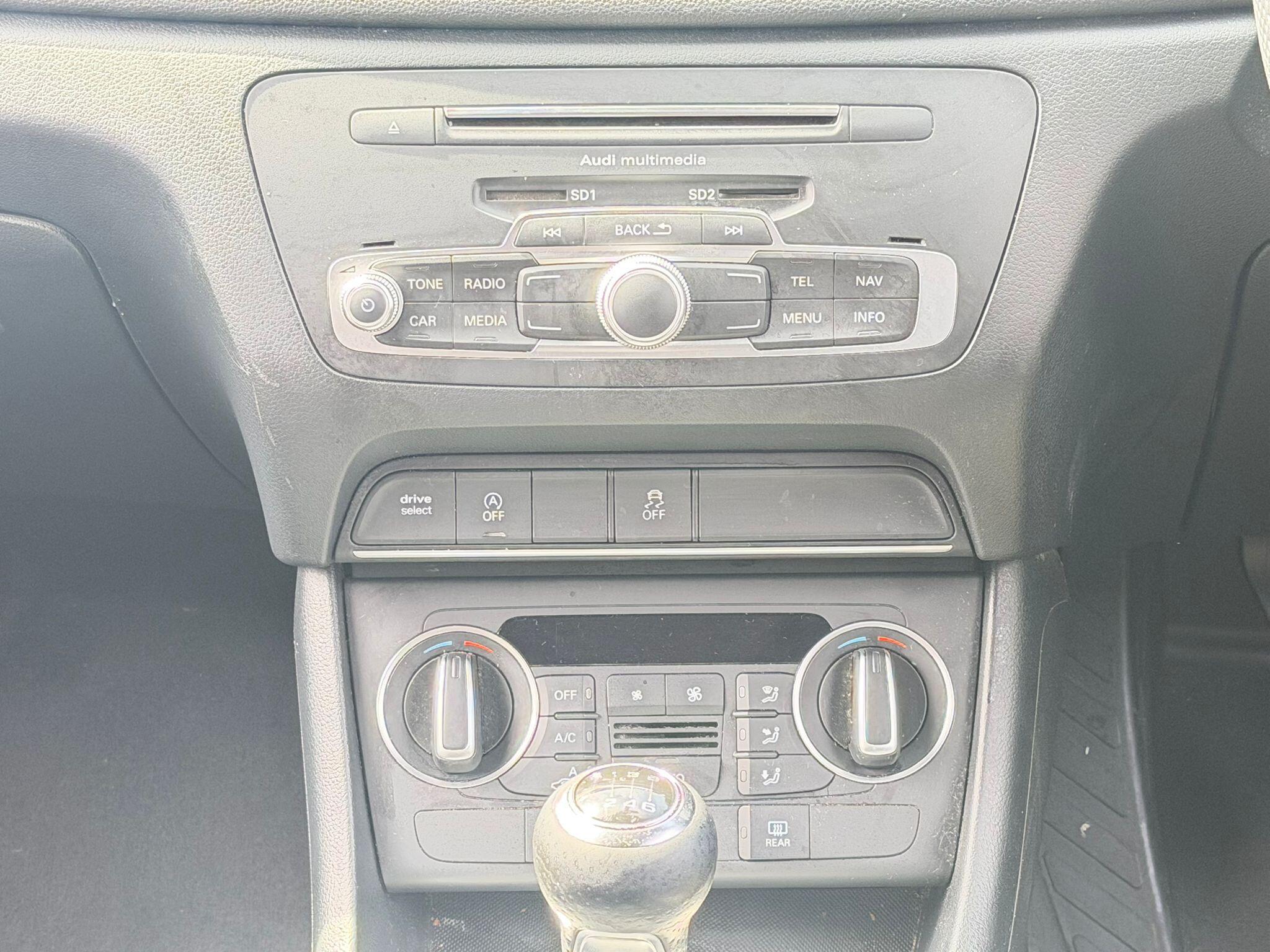 Audi Q3 view 21
