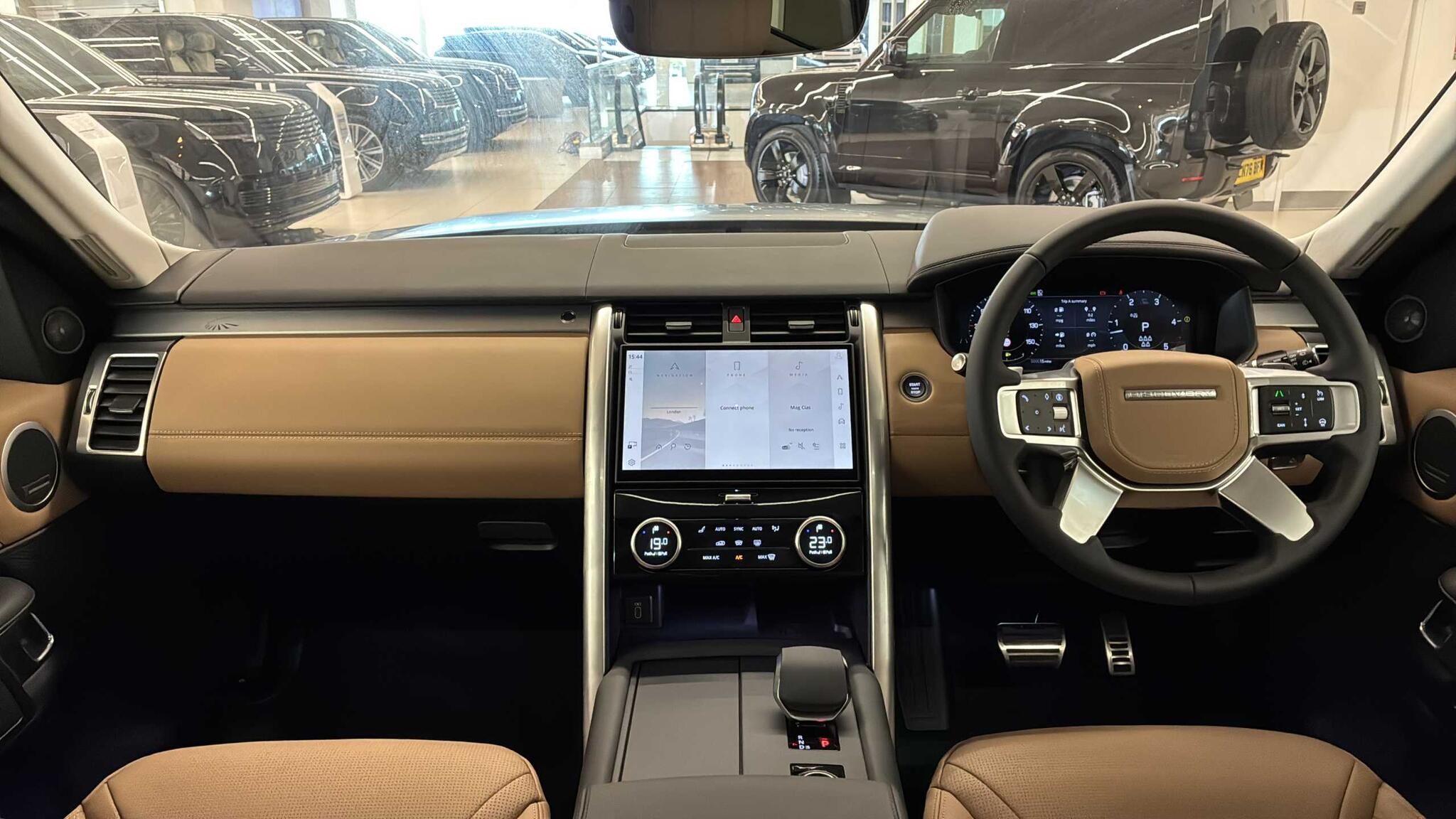 Land Rover Discovery view 9